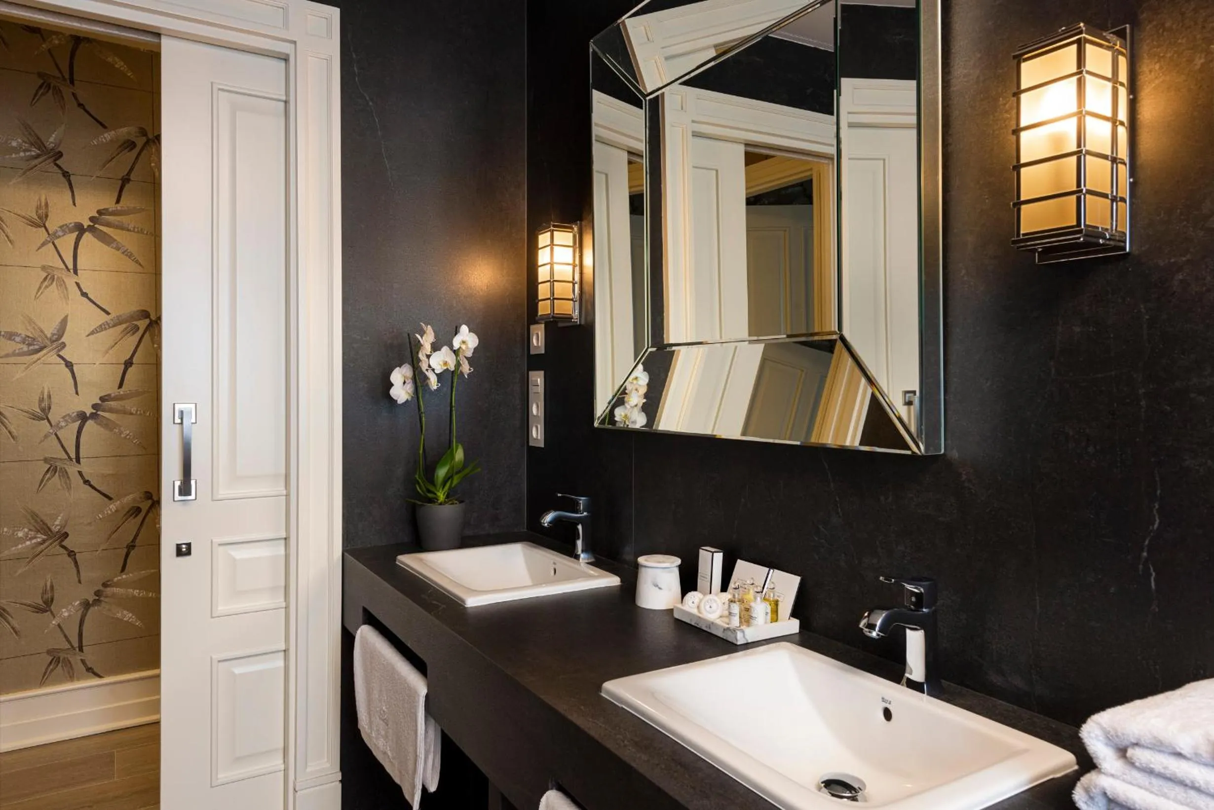 Bathroom in Casa de Triana Luxury Suites by Casa del Poeta