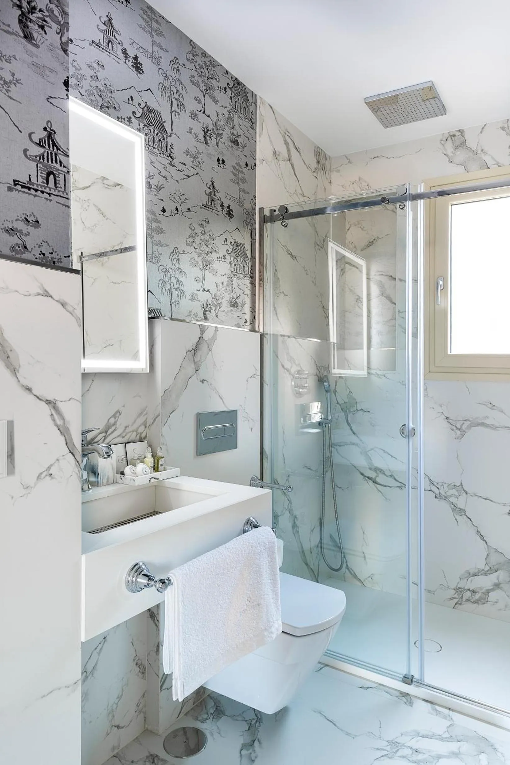 Bathroom in Casa de Triana Luxury Suites by Casa del Poeta