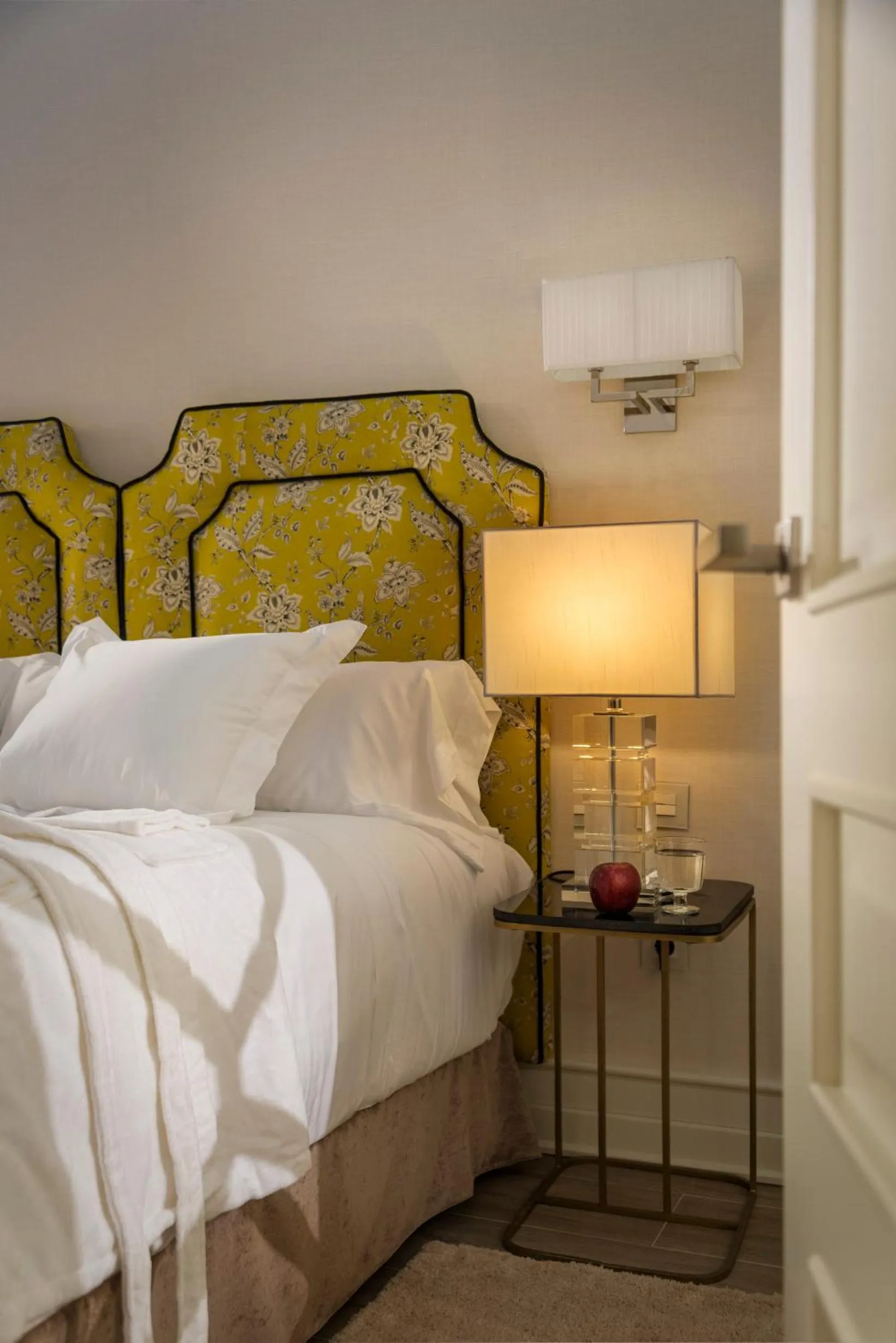 Bed in Casa de Triana Luxury Suites by Casa del Poeta