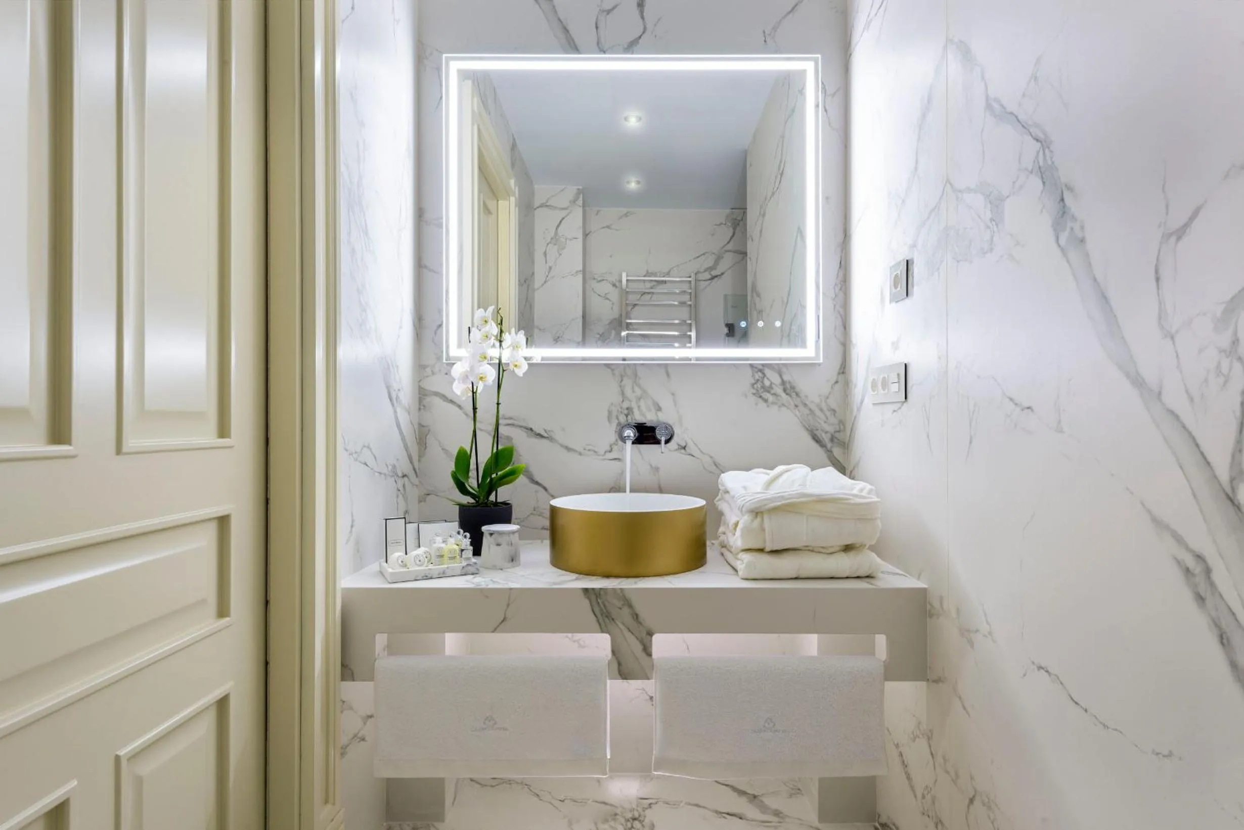 Bathroom in Casa de Triana Luxury Suites by Casa del Poeta