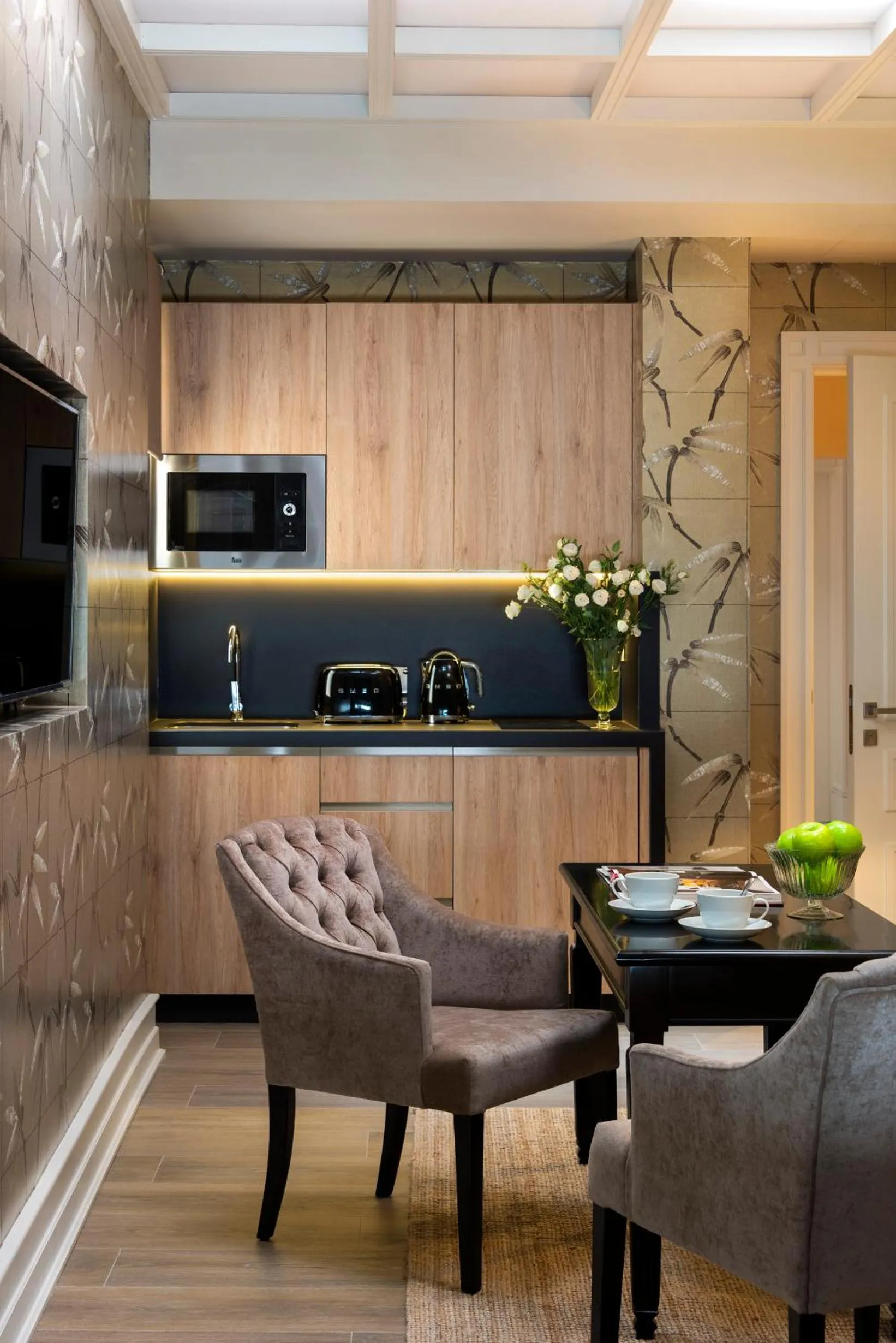Kitchen or kitchenette in Casa de Triana Luxury Suites by Casa del Poeta
