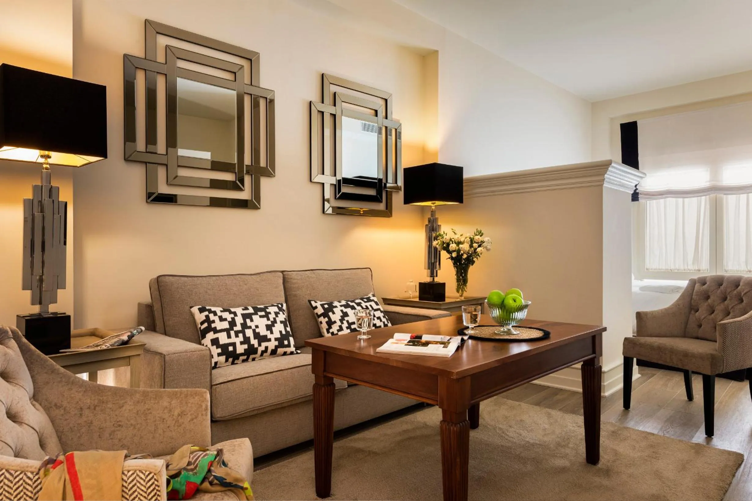 Communal lounge/ TV room in Casa de Triana Luxury Suites by Casa del Poeta