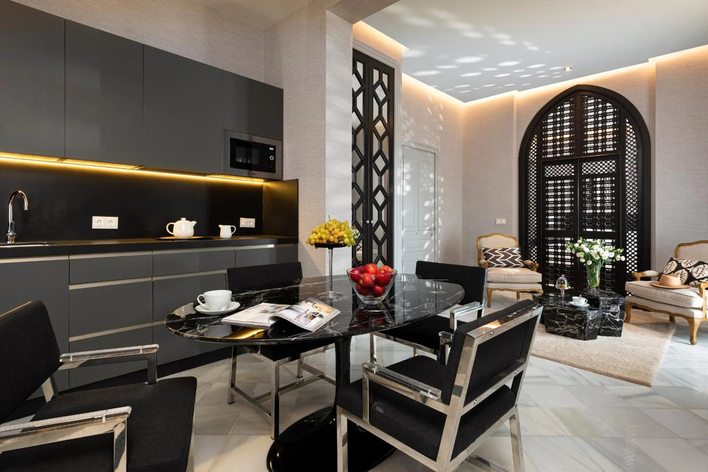 Dining area in Casa de Triana Luxury Suites by Casa del Poeta