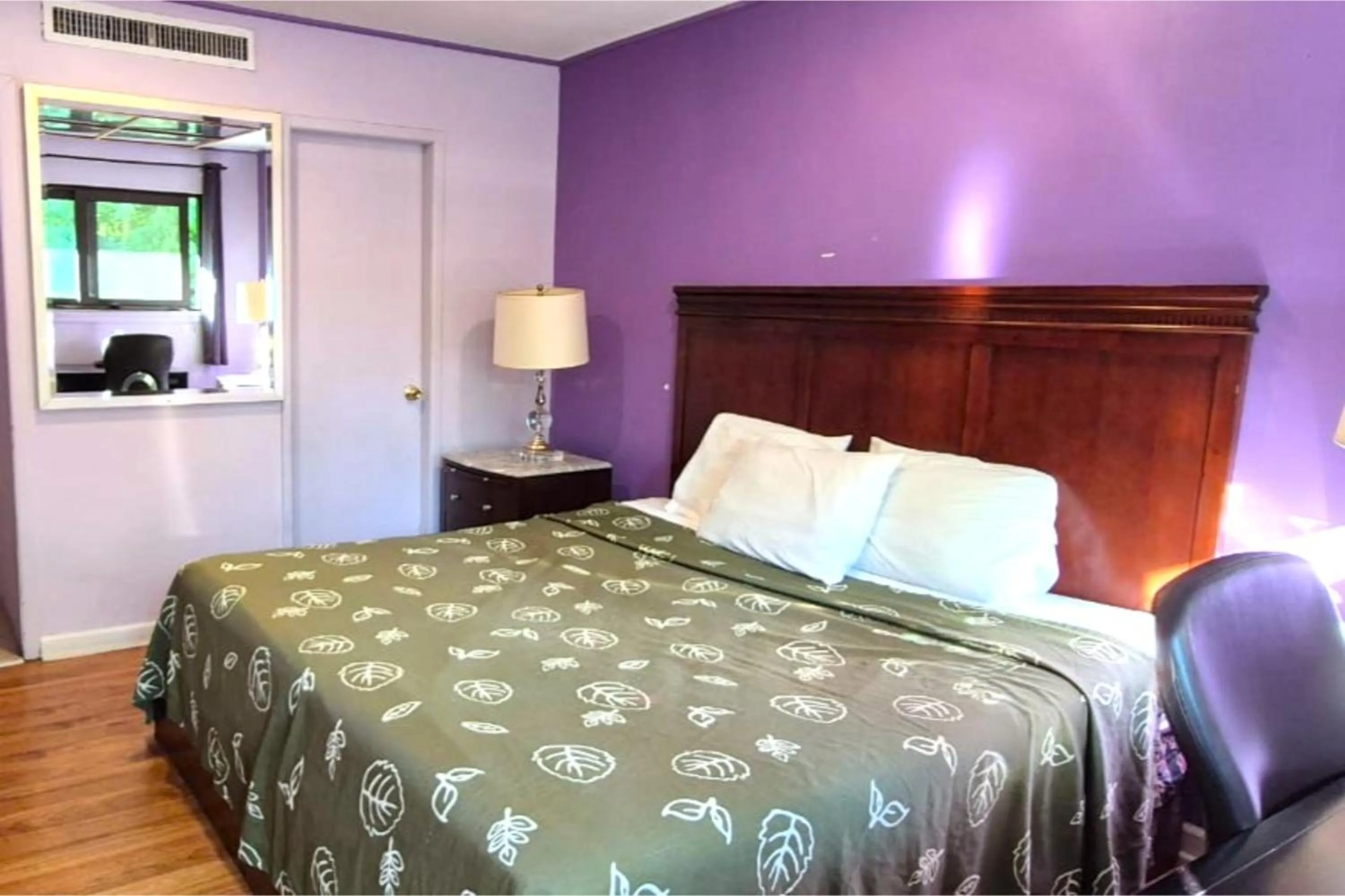 Bedroom, Bed in Motel Edgebrook Chicago North Shore By Oyo