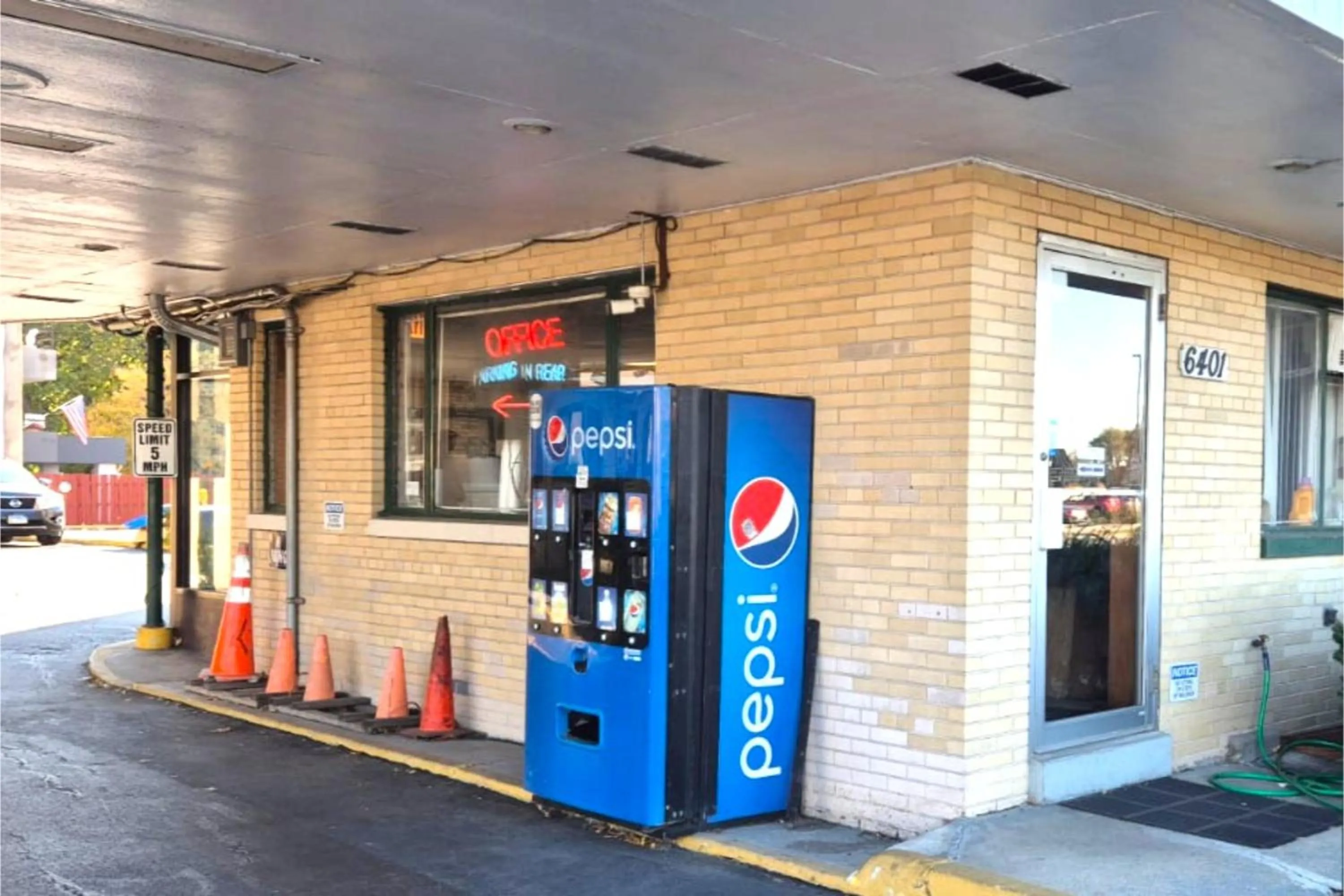 Facade/entrance in Motel Edgebrook Chicago North Shore By Oyo