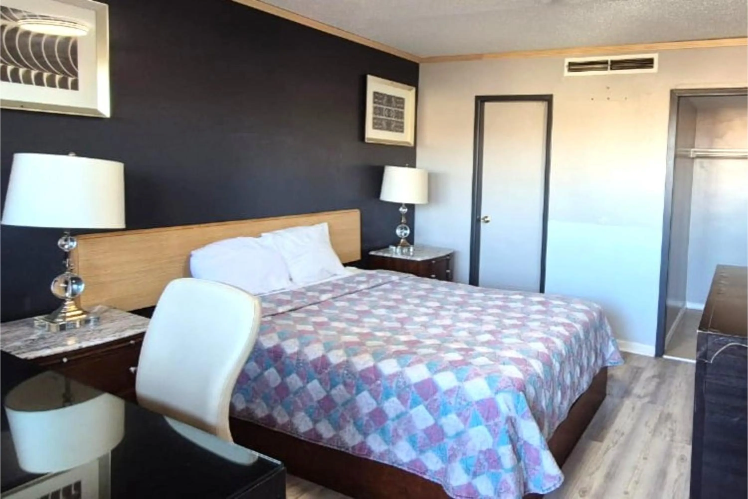 Bedroom, Bed in Motel Edgebrook Chicago North Shore By Oyo