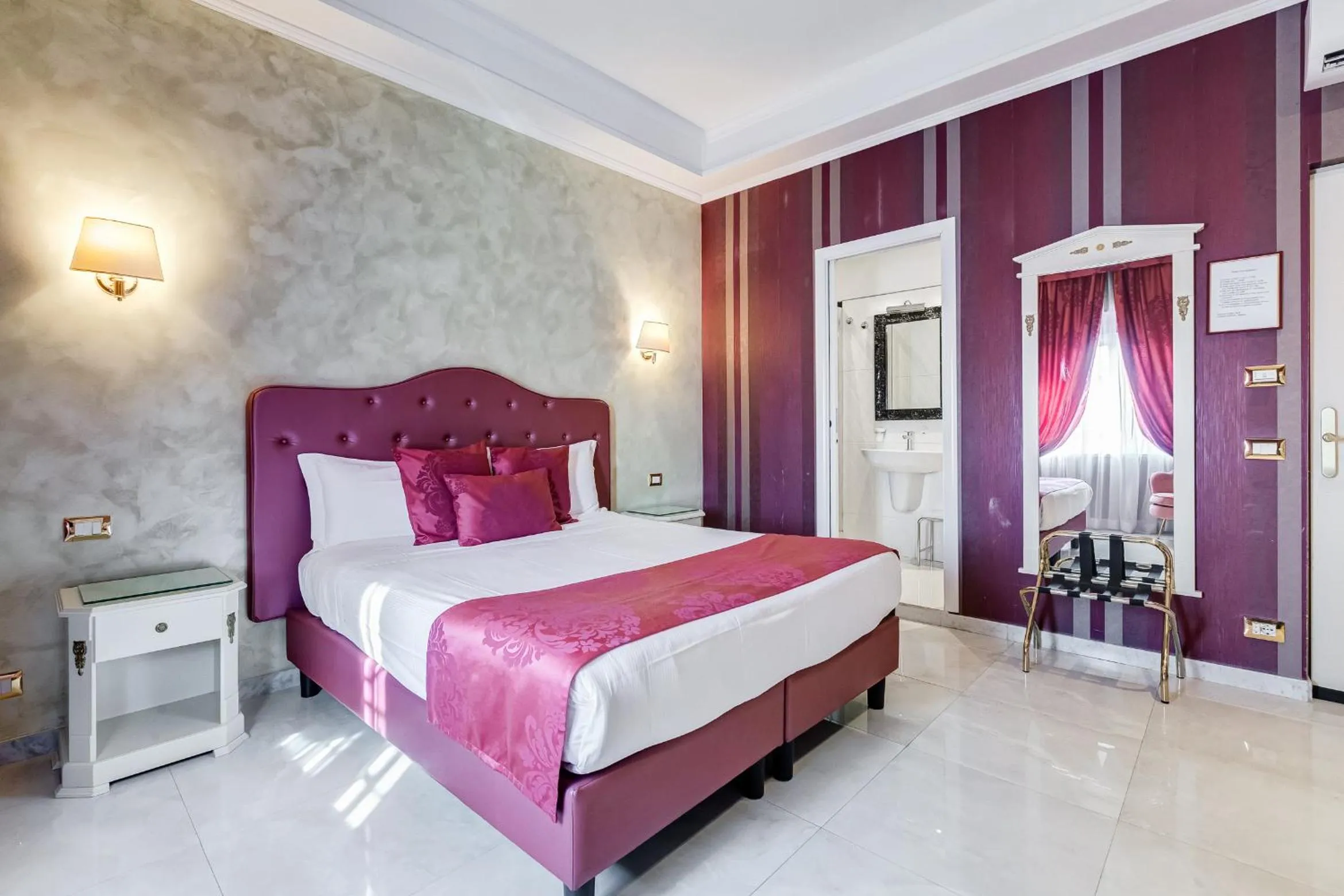 Photo of the whole room, Bed in Navona Queen Rooftop