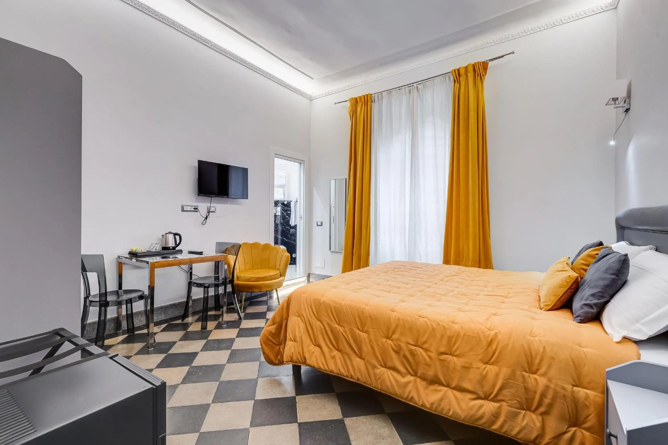 Photo of the whole room, Bed in Navona Queen Rooftop