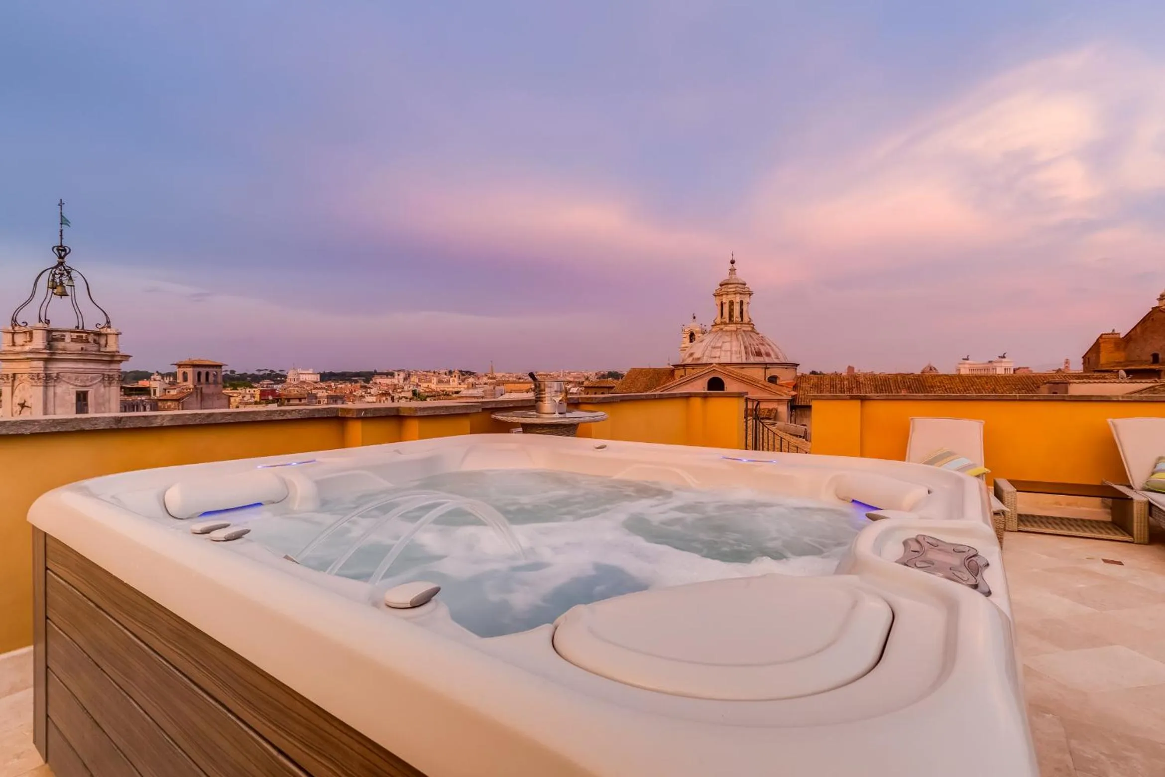 Hot Tub in Navona Queen Rooftop