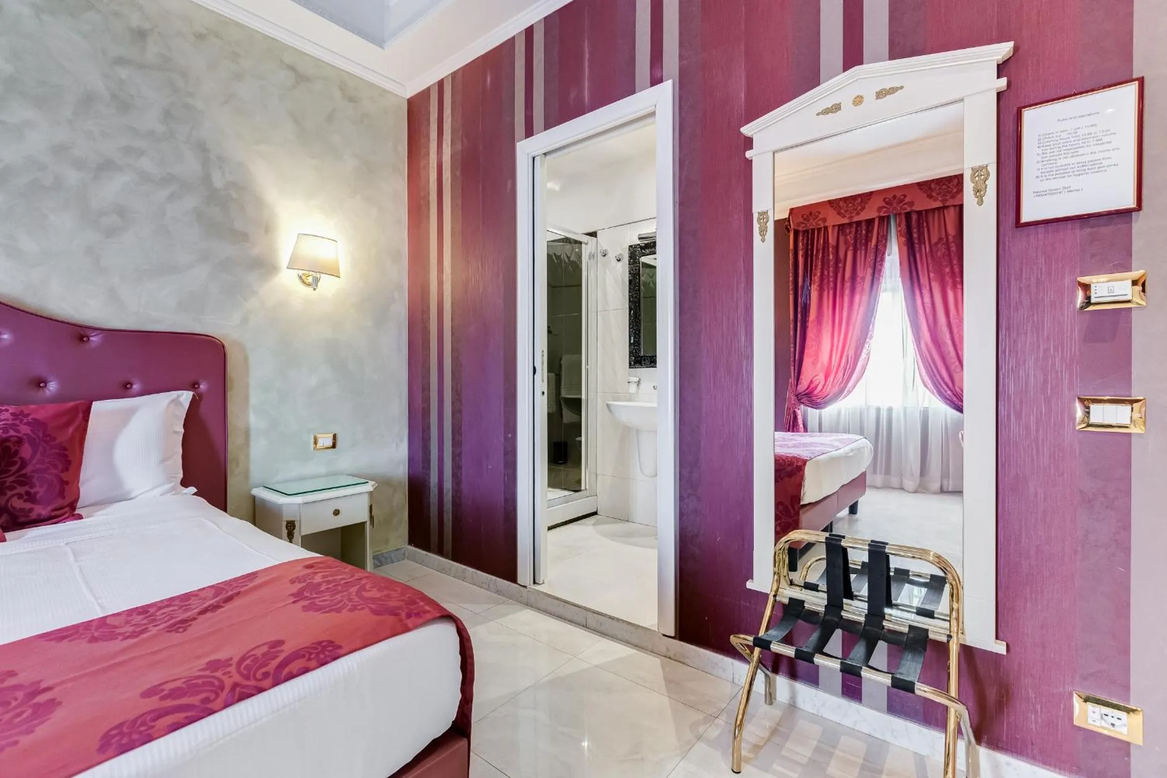 Photo of the whole room, Bed in Navona Queen Rooftop