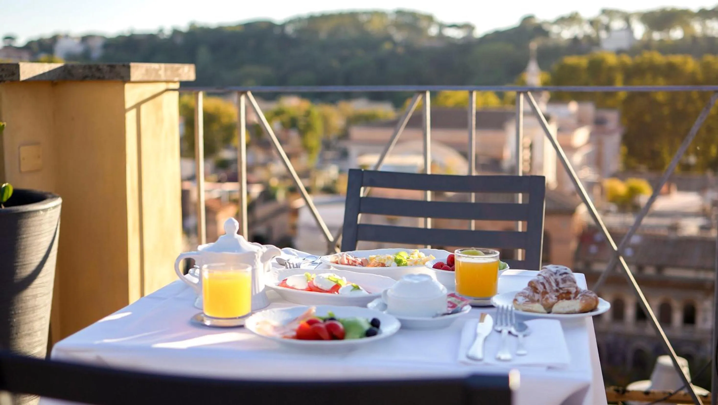Breakfast in Navona Queen Rooftop