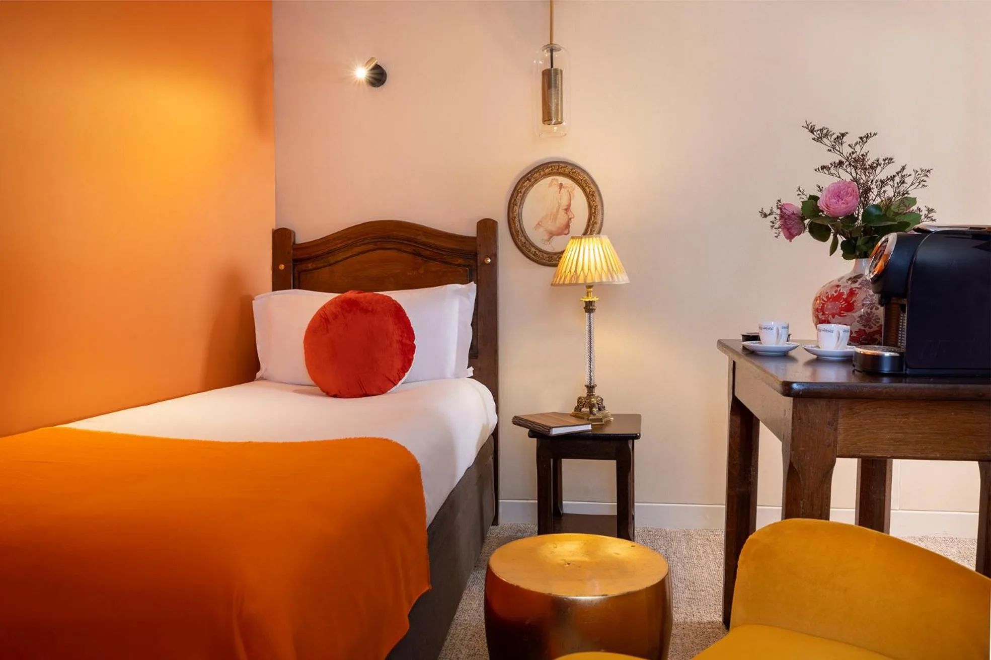 Bed in Hôtel Des Marronniers