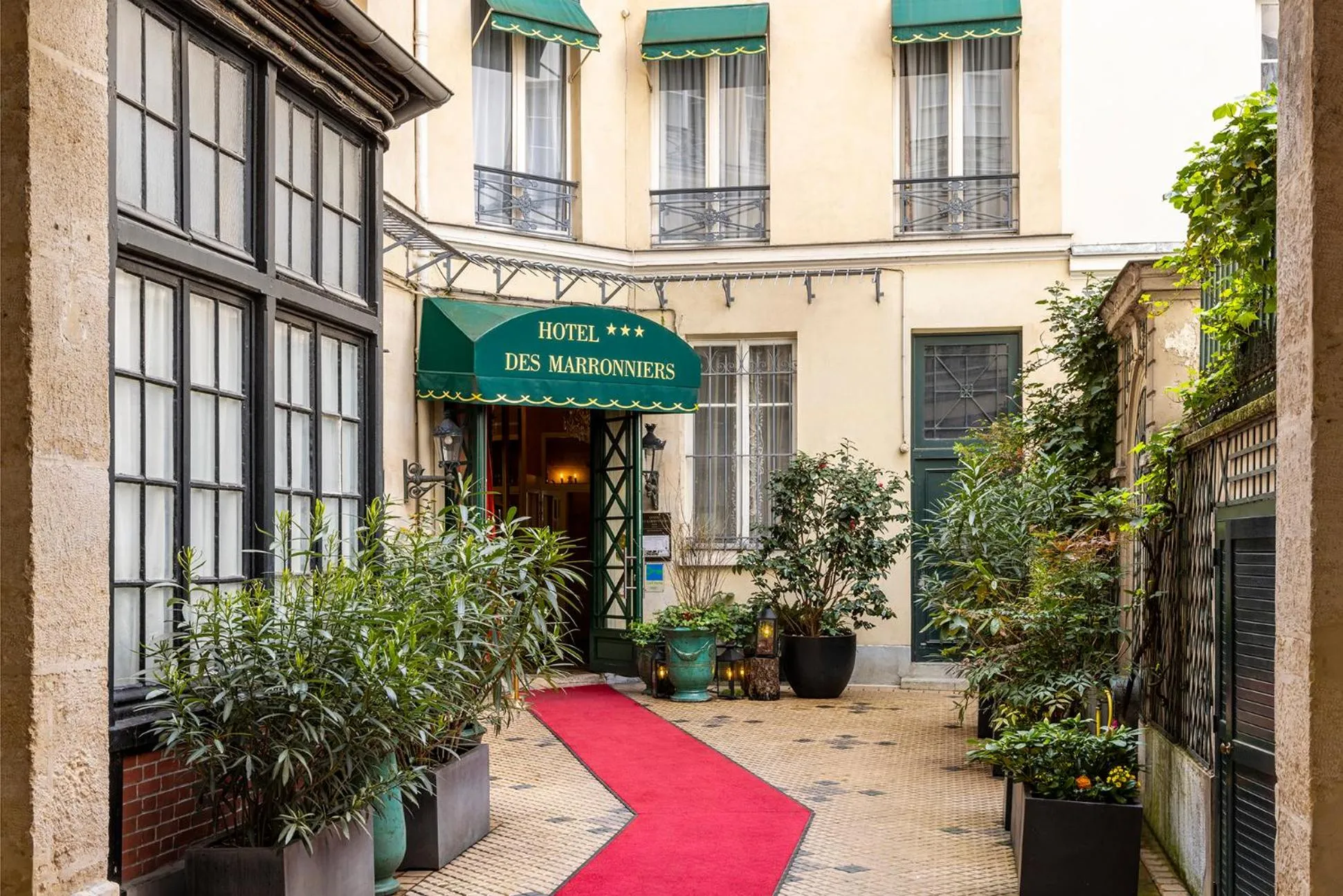 Facade/entrance in Hôtel Des Marronniers