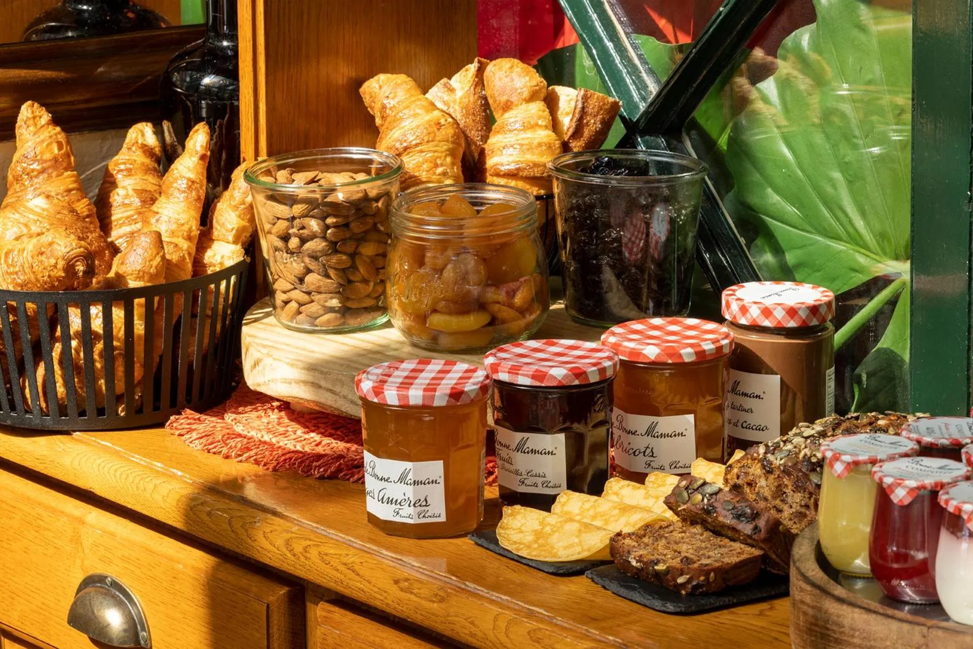 Breakfast in Hôtel Des Marronniers