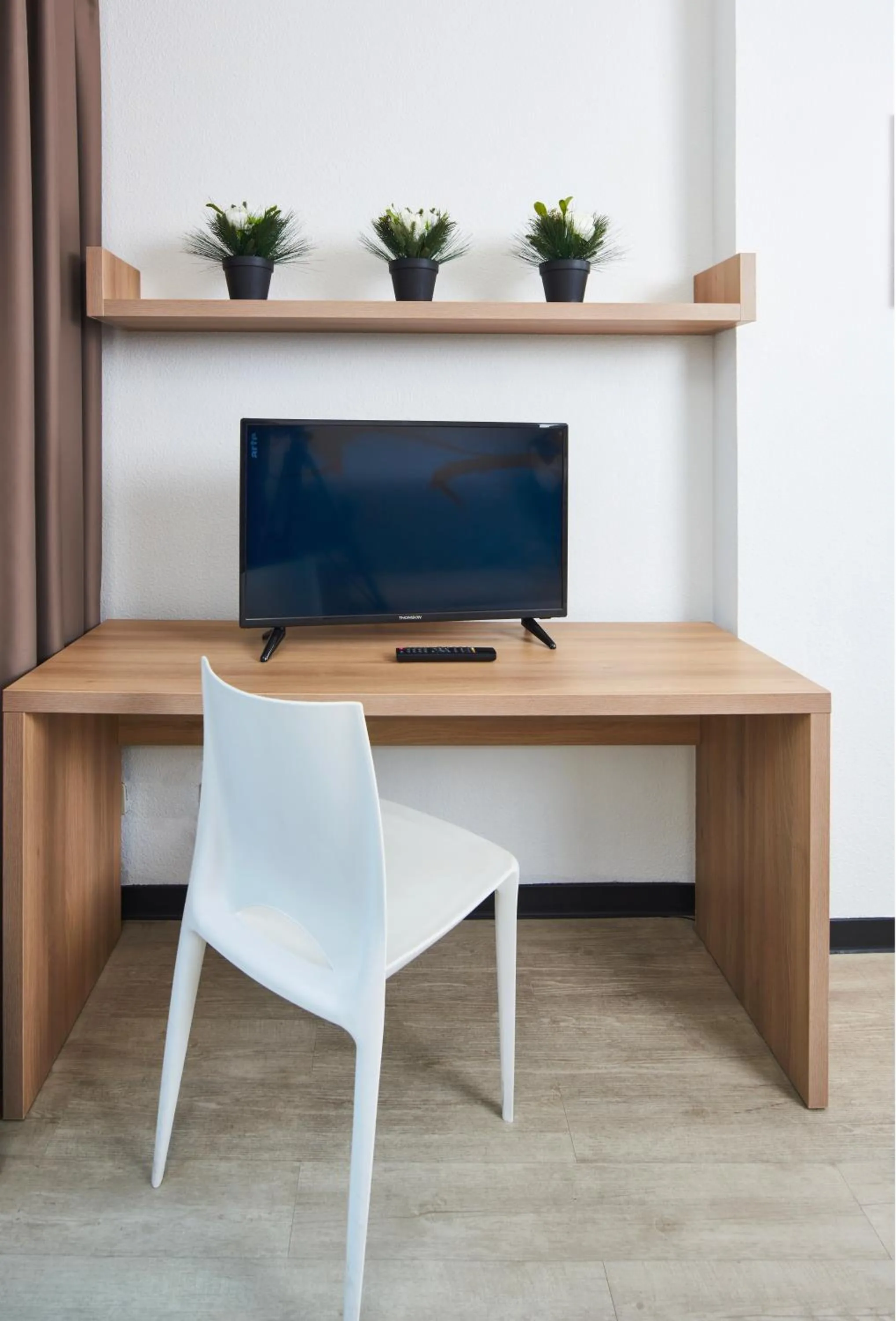 TV and multimedia in Ténéo Apparthotel Talence - Centre