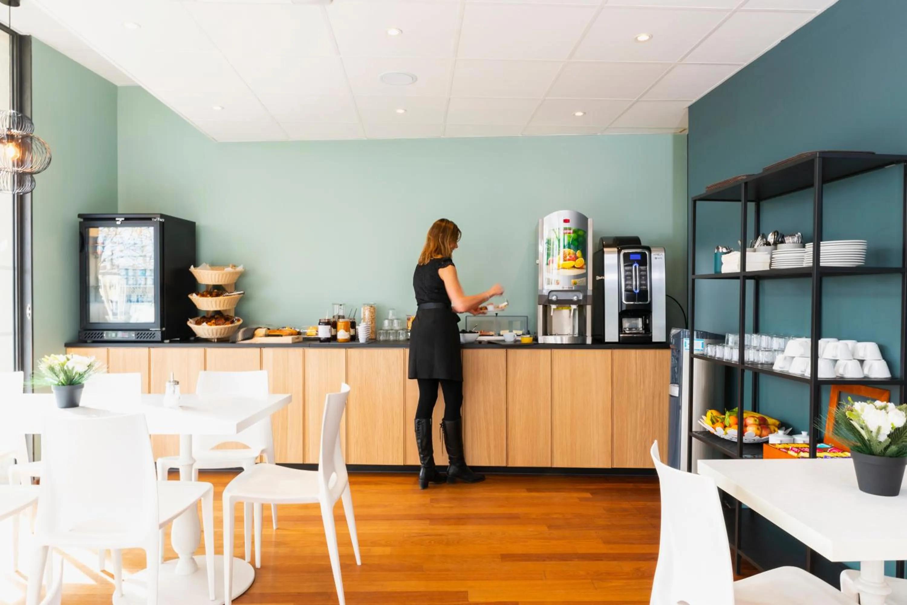 Buffet breakfast in Ténéo Apparthotel Talence - Centre