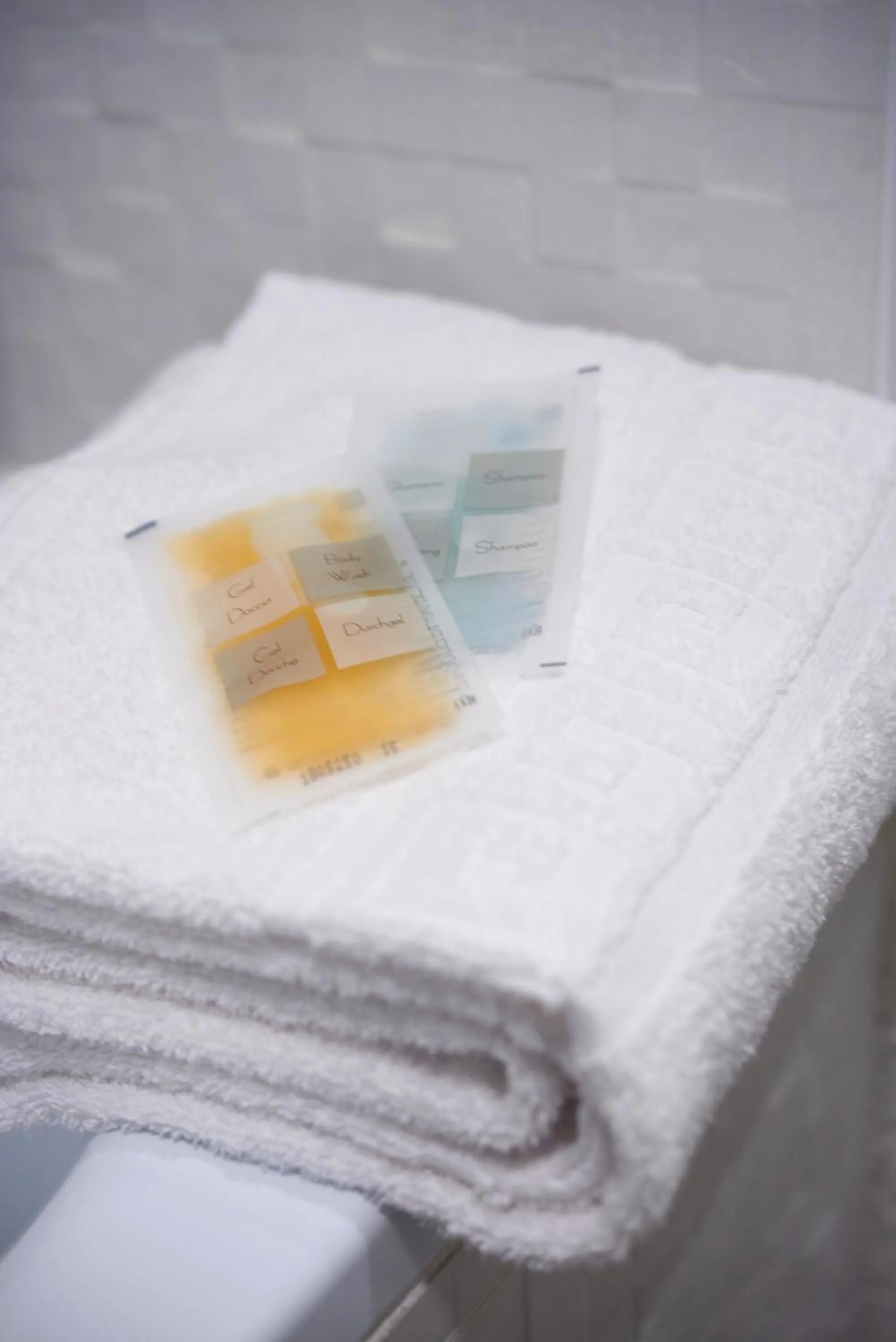 Bathroom, Bed in Ténéo Apparthotel Talence - Centre