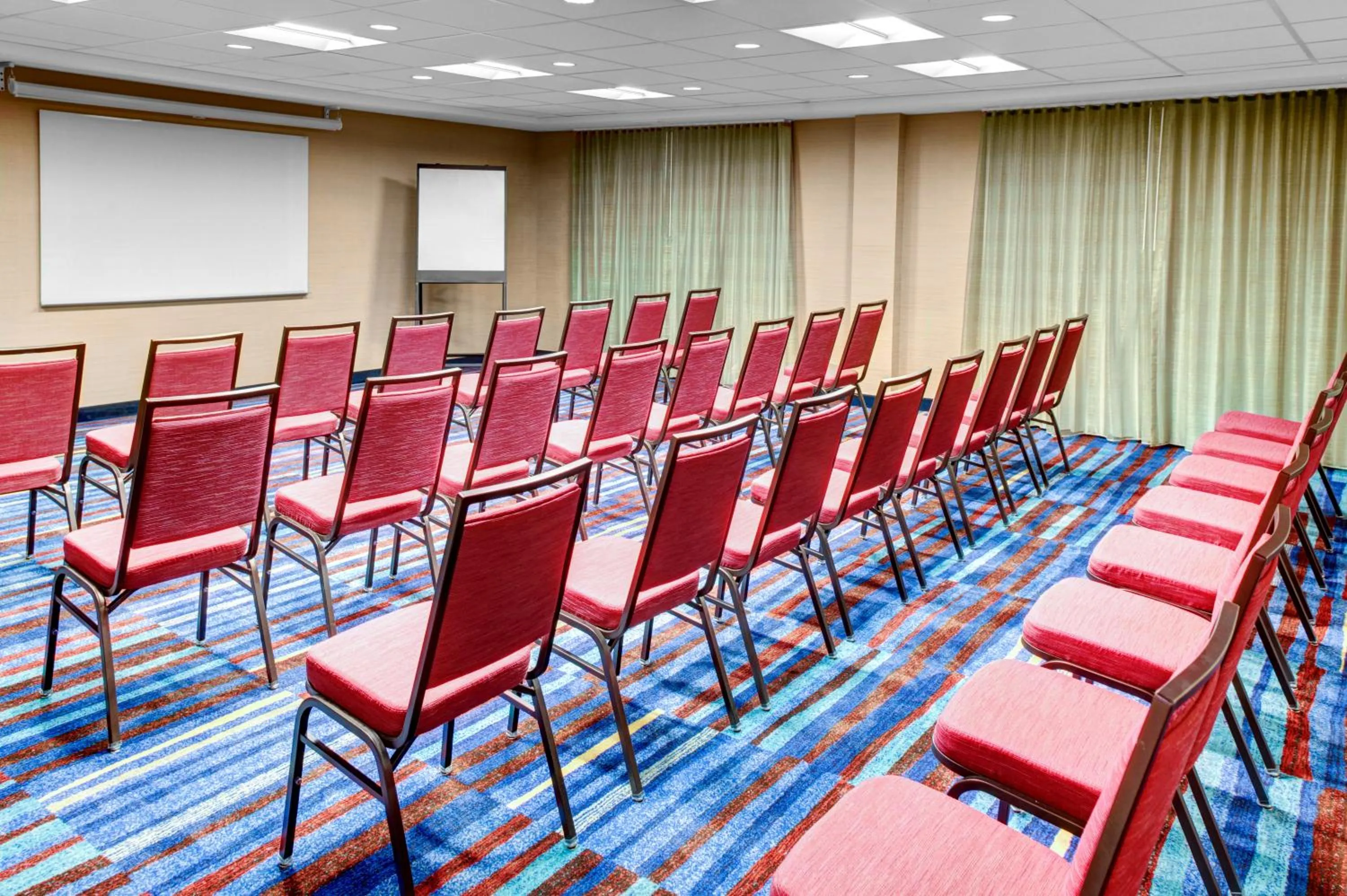 Meeting/conference room in Fairfield Inn & Suites by Marriott Cape Cod Hyannis