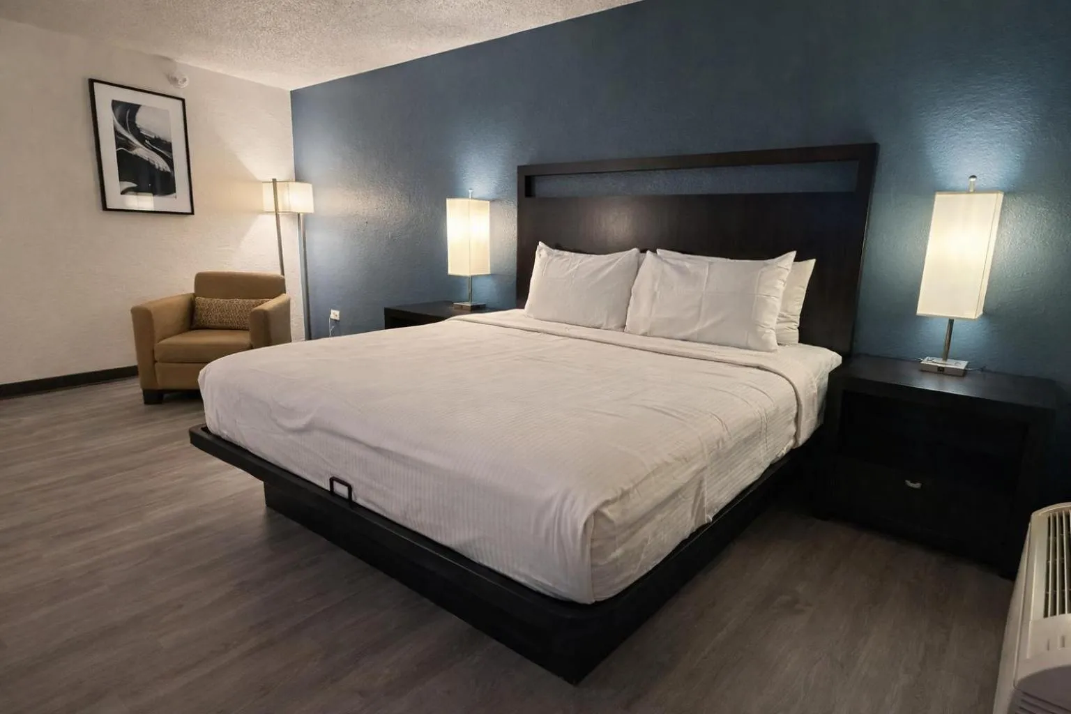 Bedroom, Bed in Express Inn & Suites