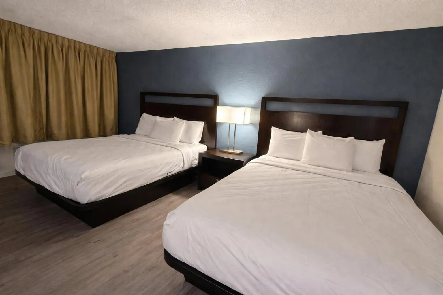 Bedroom, Bed in Express Inn & Suites
