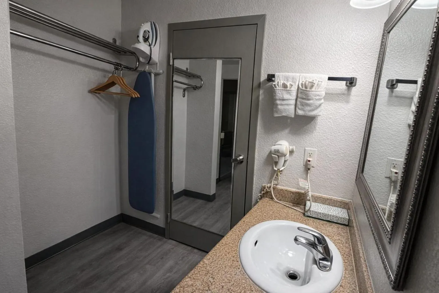 Express Inn & Suites