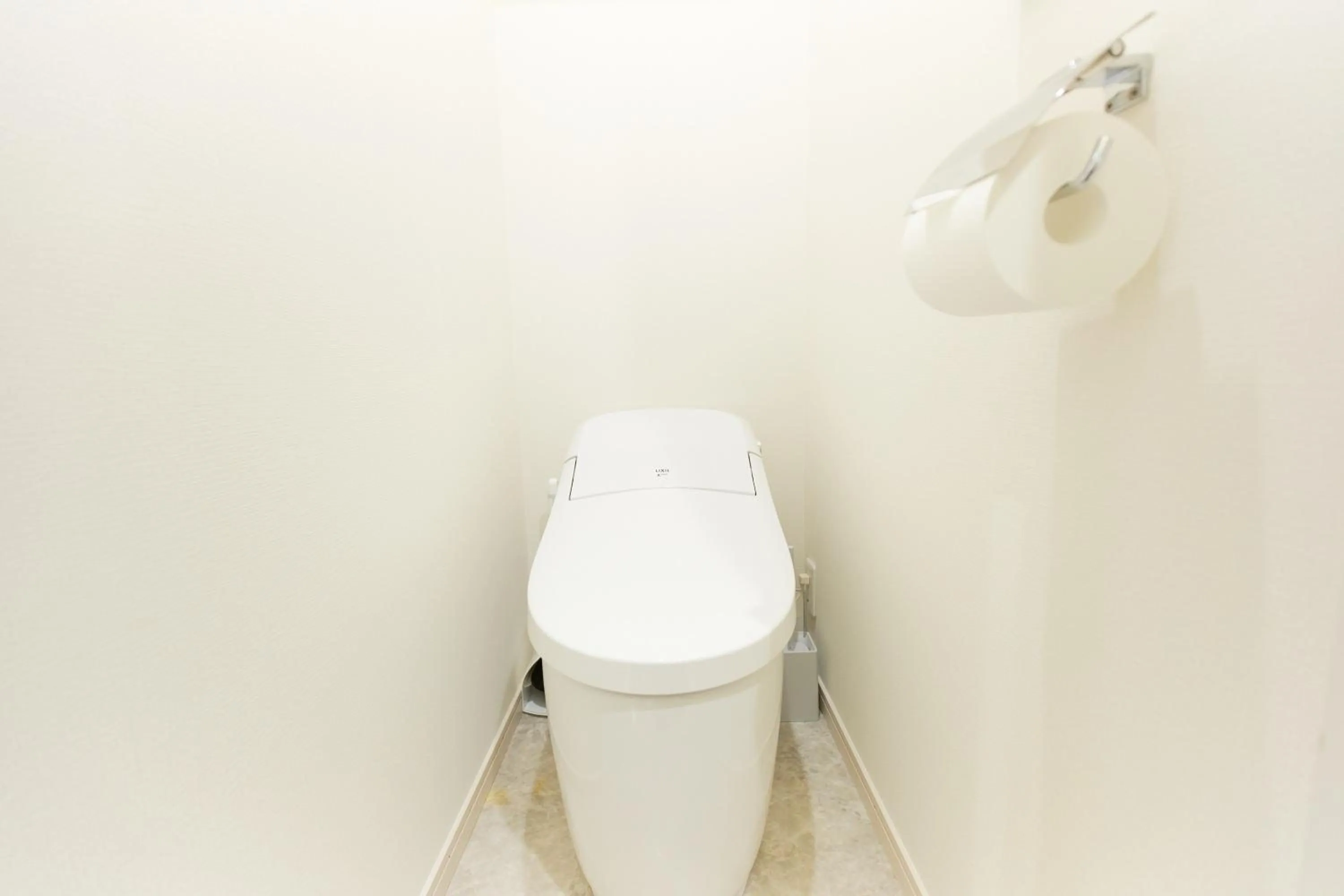 Toilet in Nano North Shinjuku Apartment by Tranova