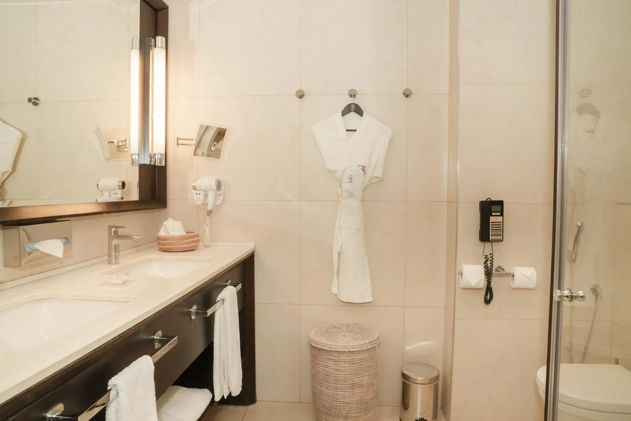 Bathroom in Terrou-Bi