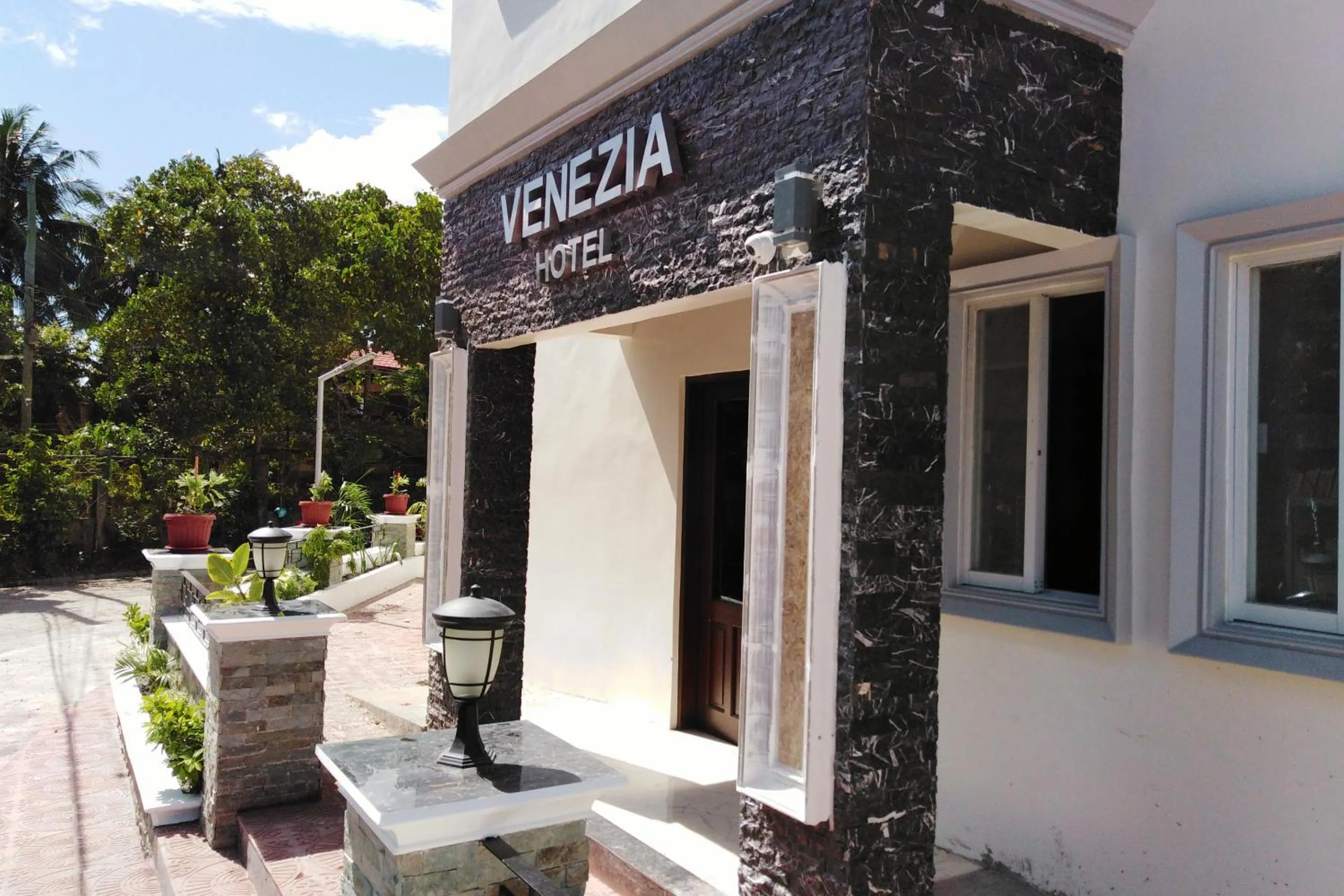 Property building in Venezia Suites Hotel Iloilo