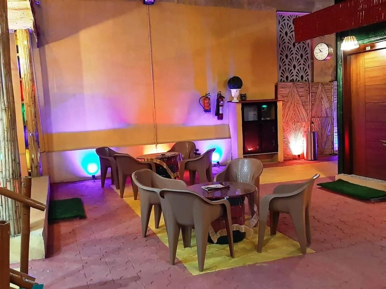 Restaurant/places to eat in Hotel Bamboo Castle