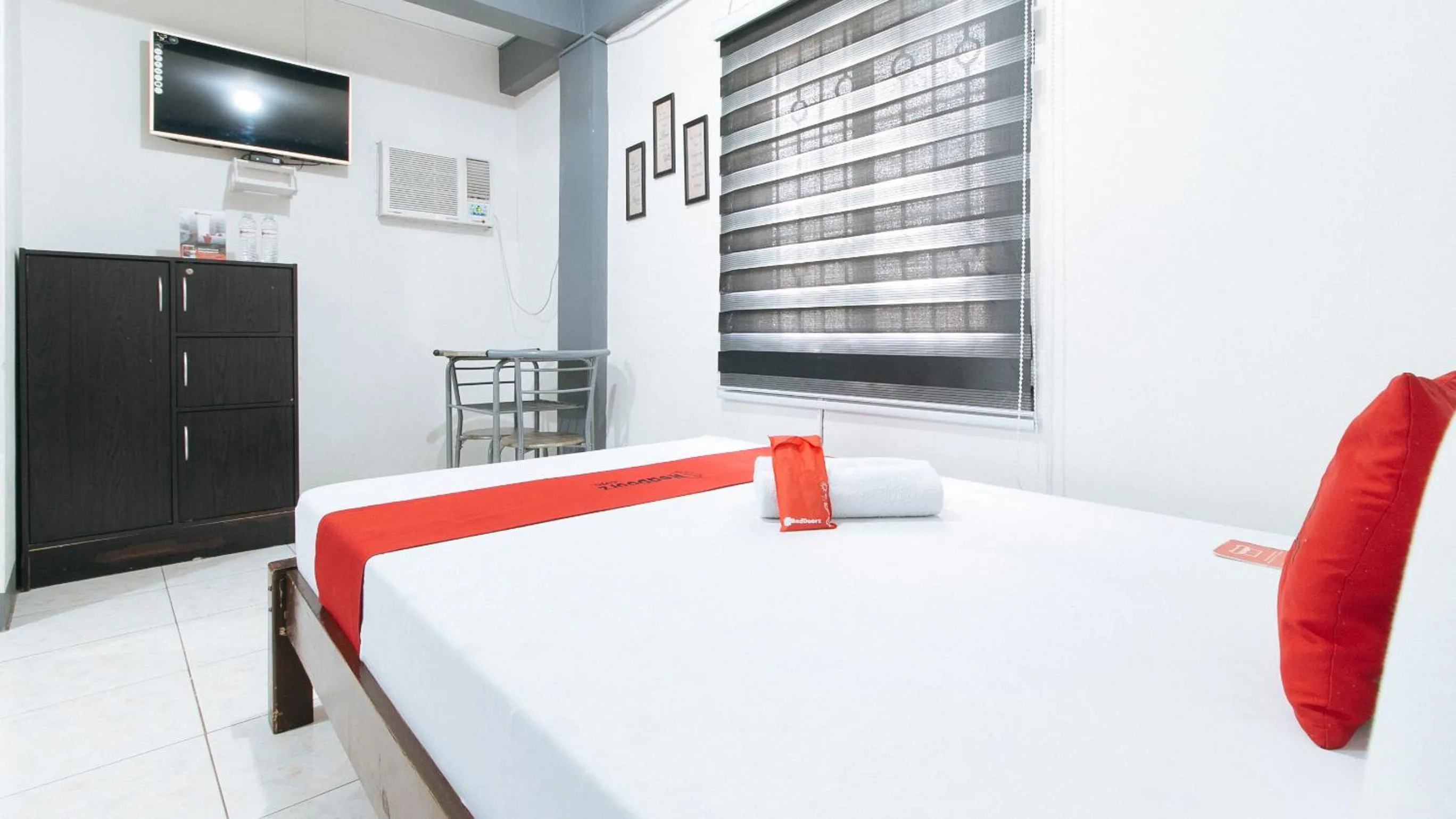 Bed in RedDoorz at A&F C5 Pinagsama Taguig