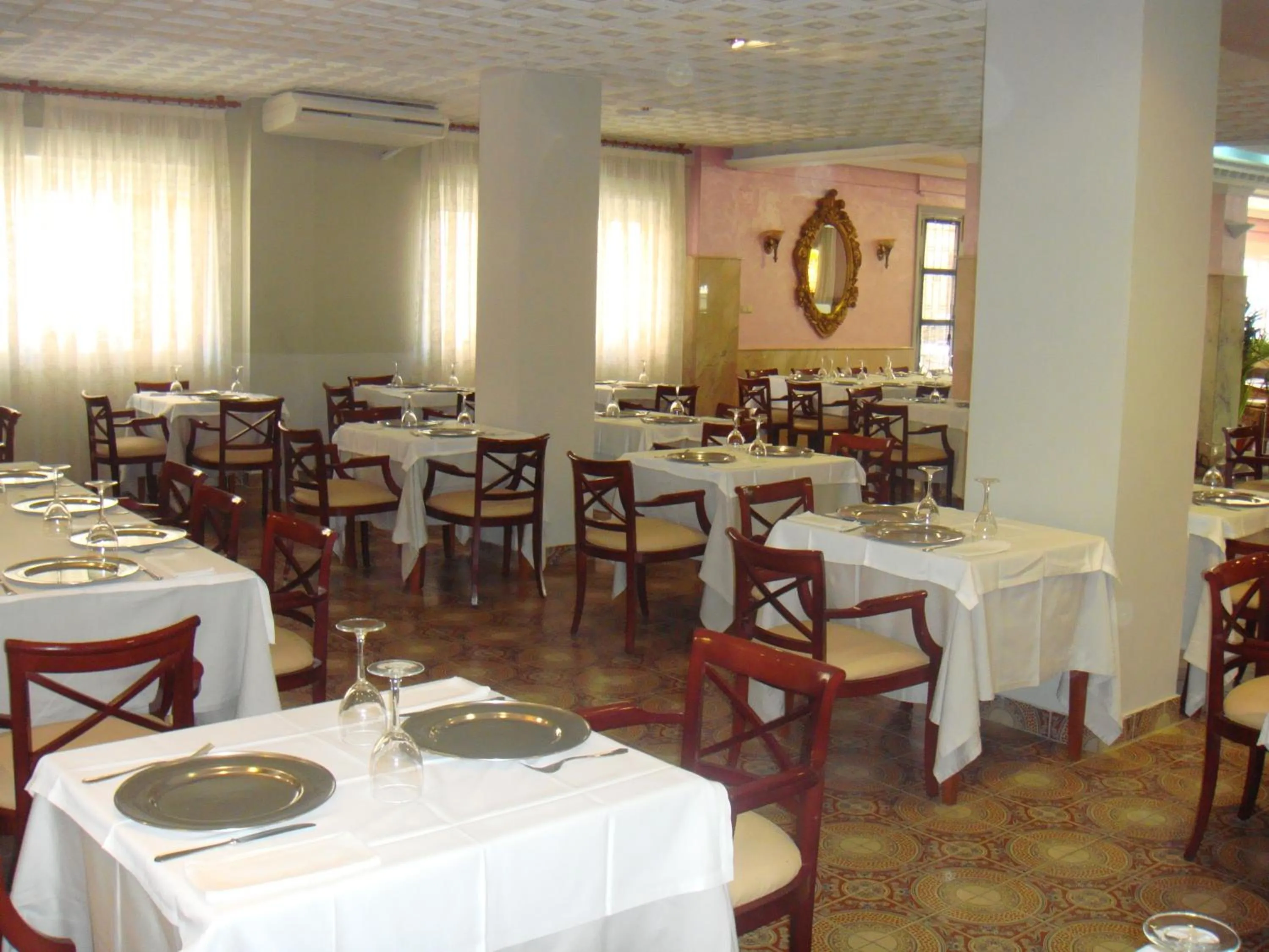 Restaurant/places to eat in Hotel Sacratif