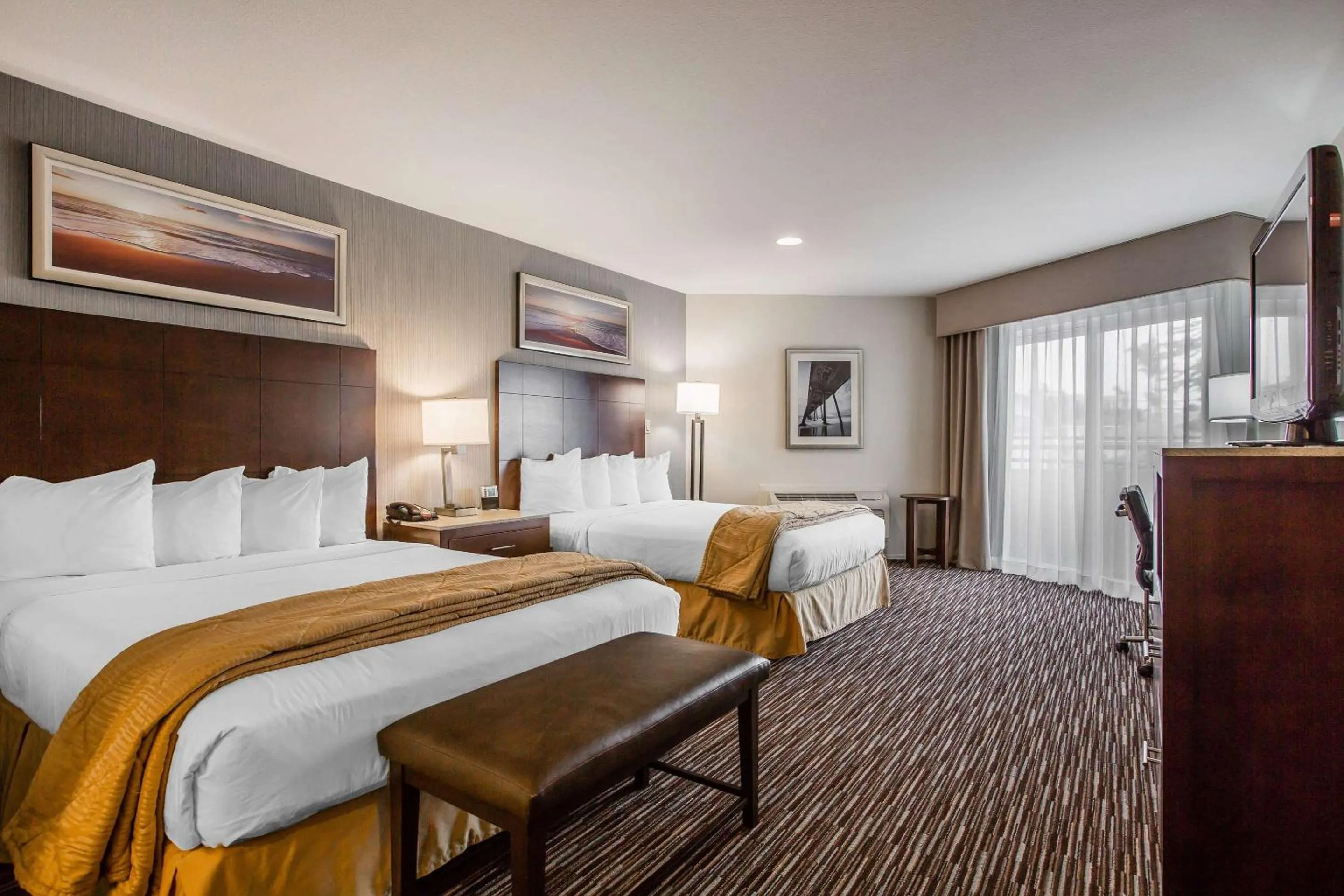 Bedroom, Bed in Quality Inn & Suites Hermosa Beach