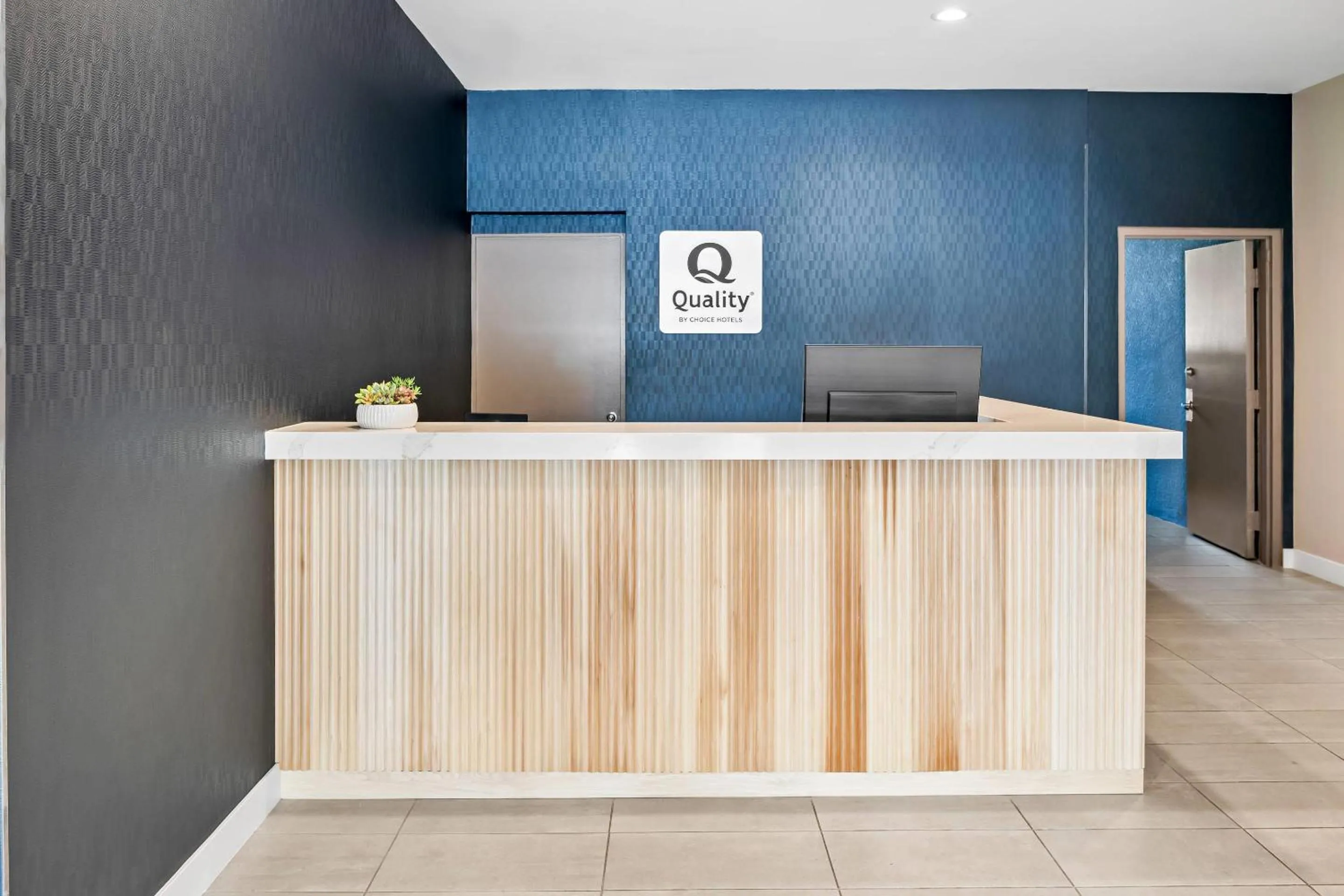 Lobby or reception in Quality Inn & Suites Hermosa Beach