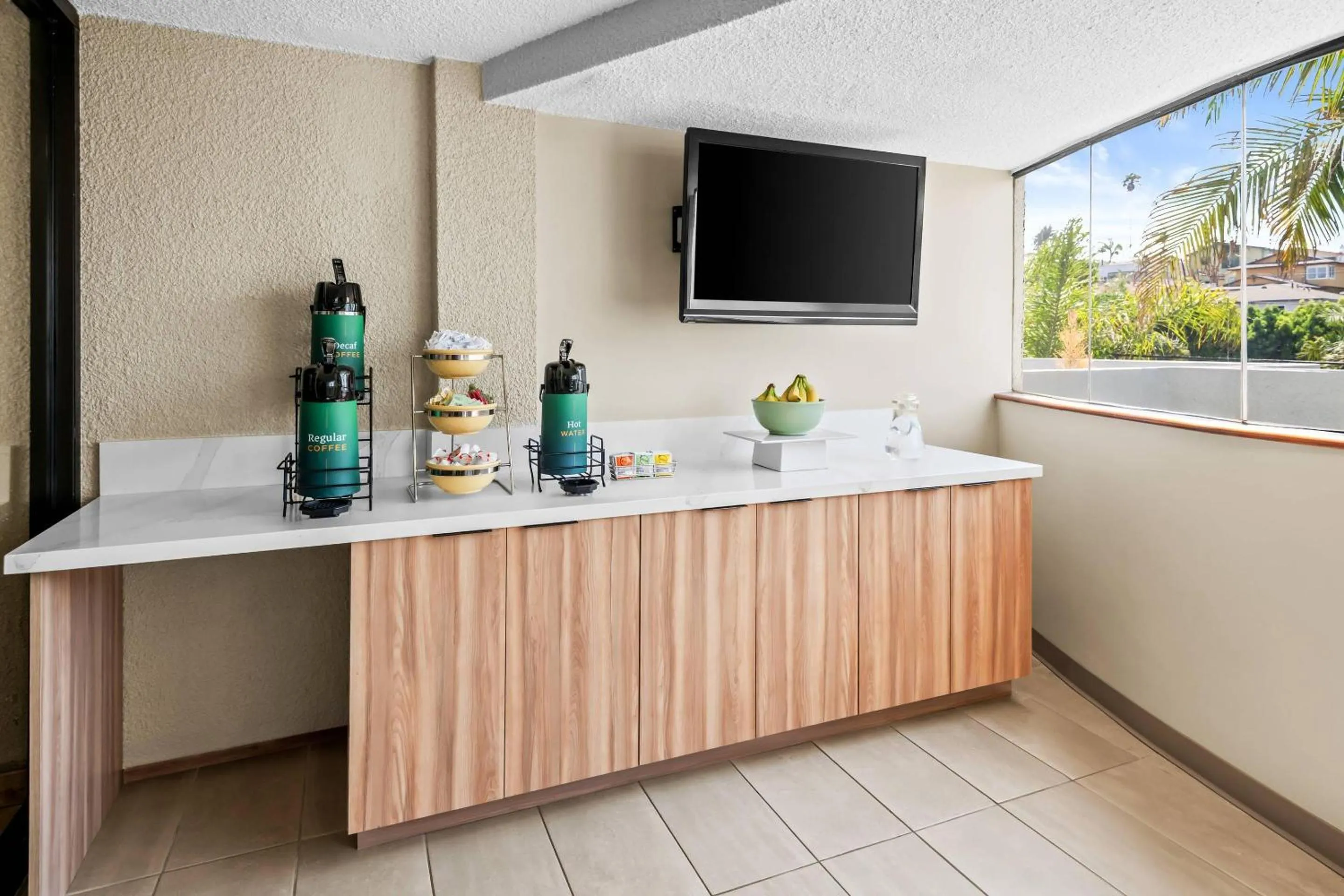 Breakfast in Quality Inn & Suites Hermosa Beach