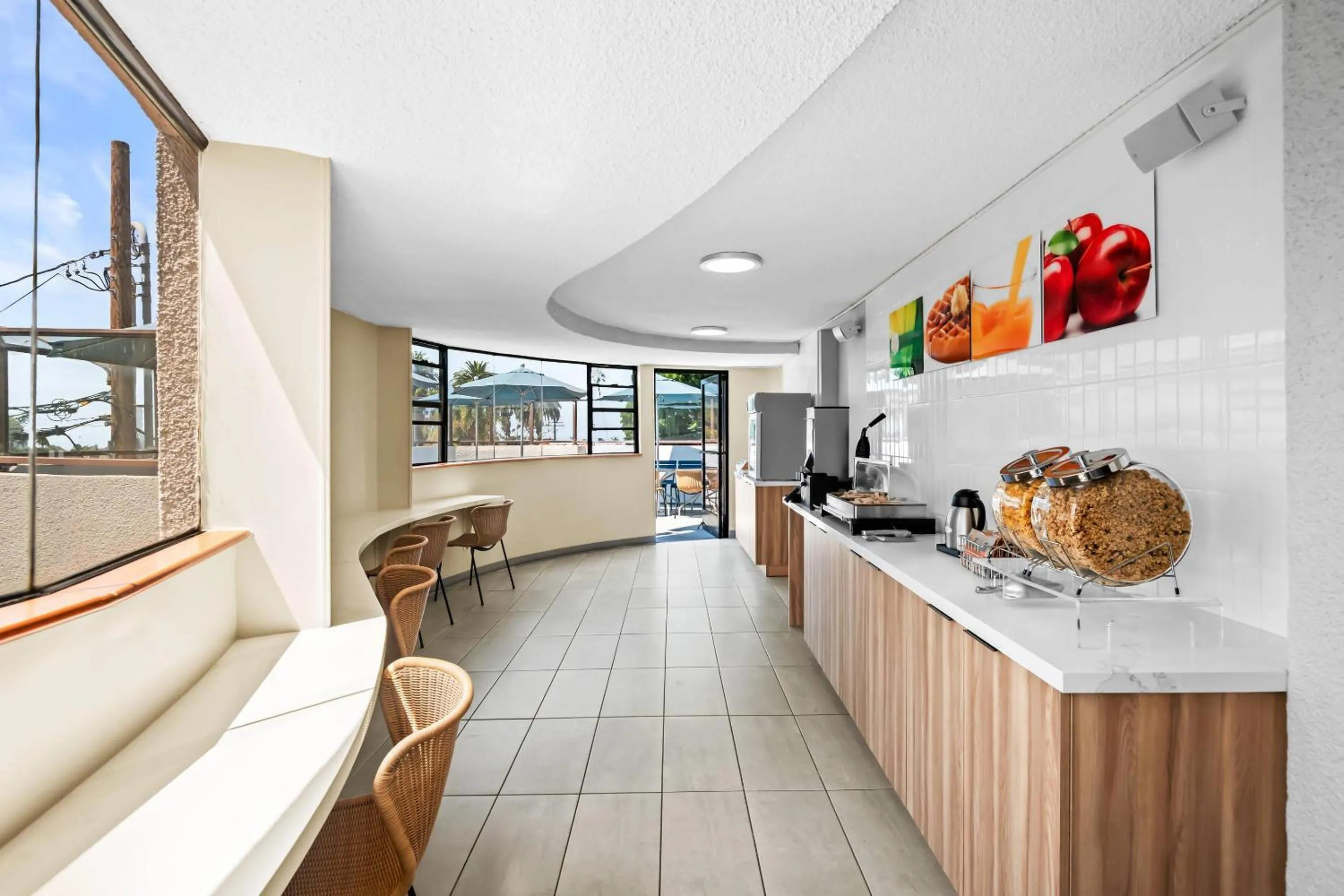 Breakfast in Quality Inn & Suites Hermosa Beach