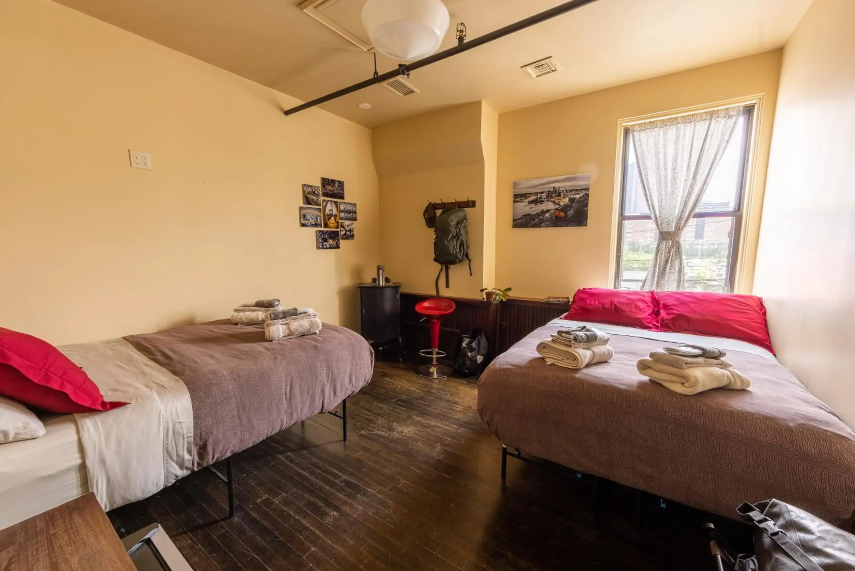 Large Double Room in Traveler's Rest Hotel Large Double Room in Traveler's Rest Hotel