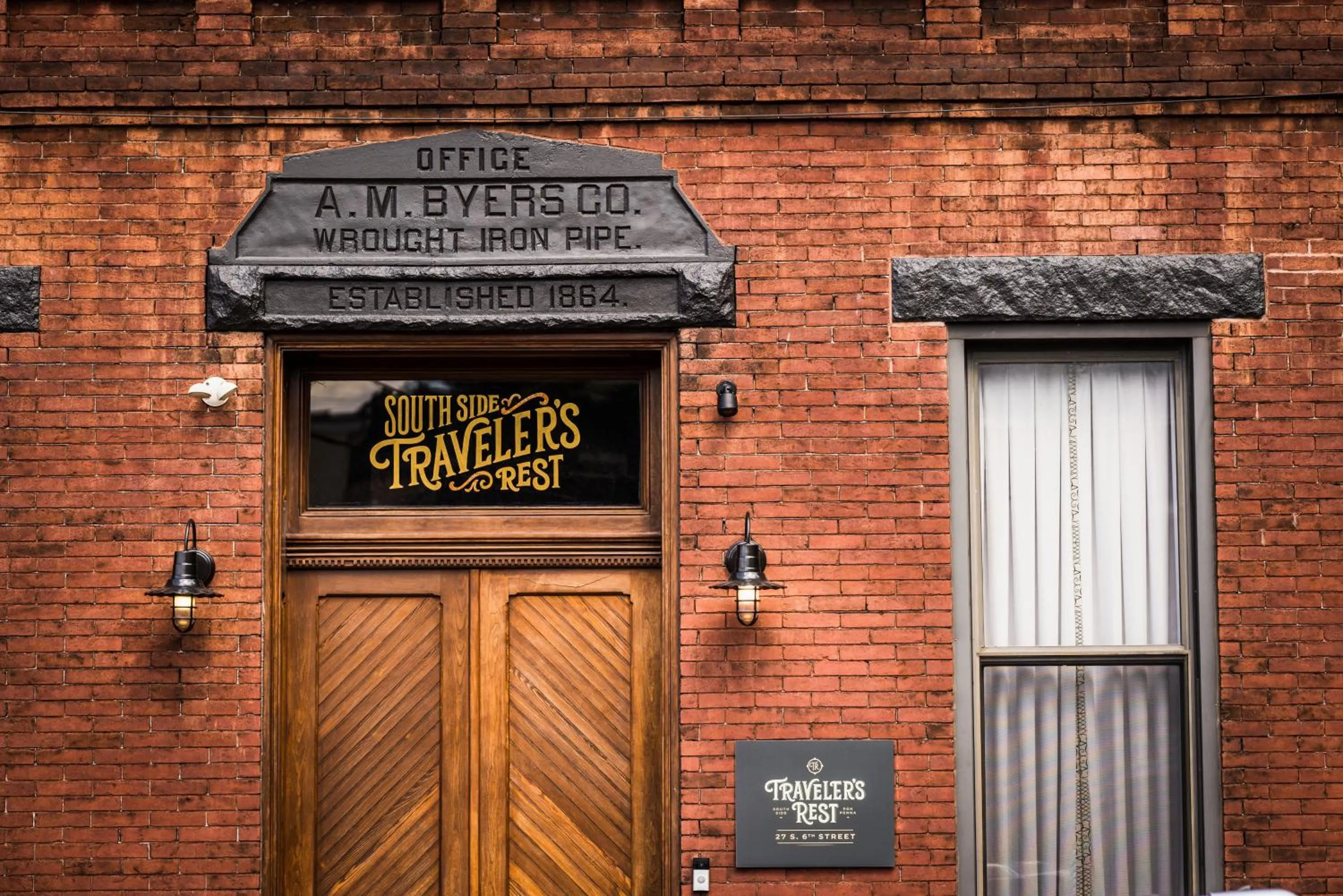 Facade/entrance in Traveler's Rest Hotel