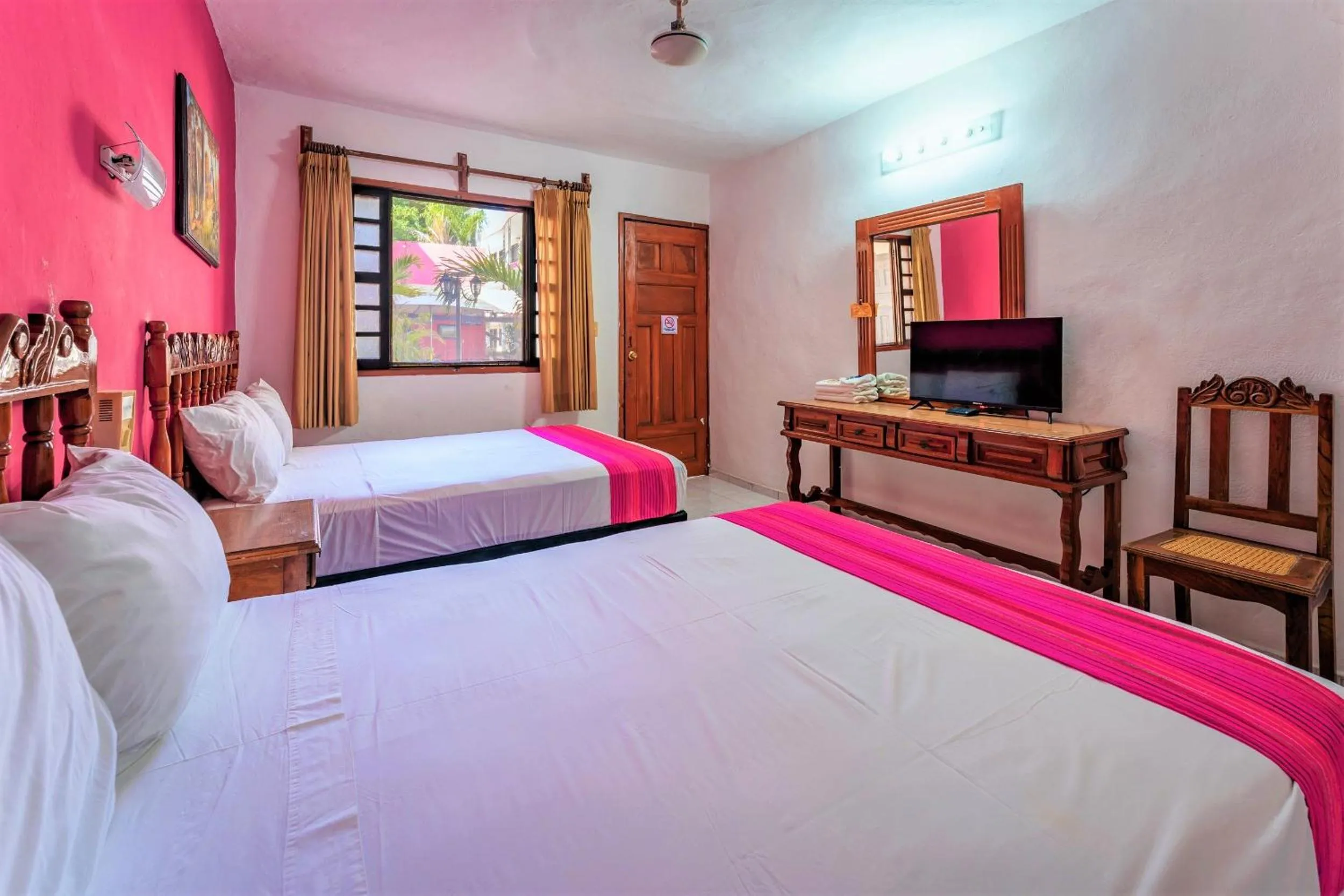 Photo of the whole room, Bed in Hotel San Juan Mérida