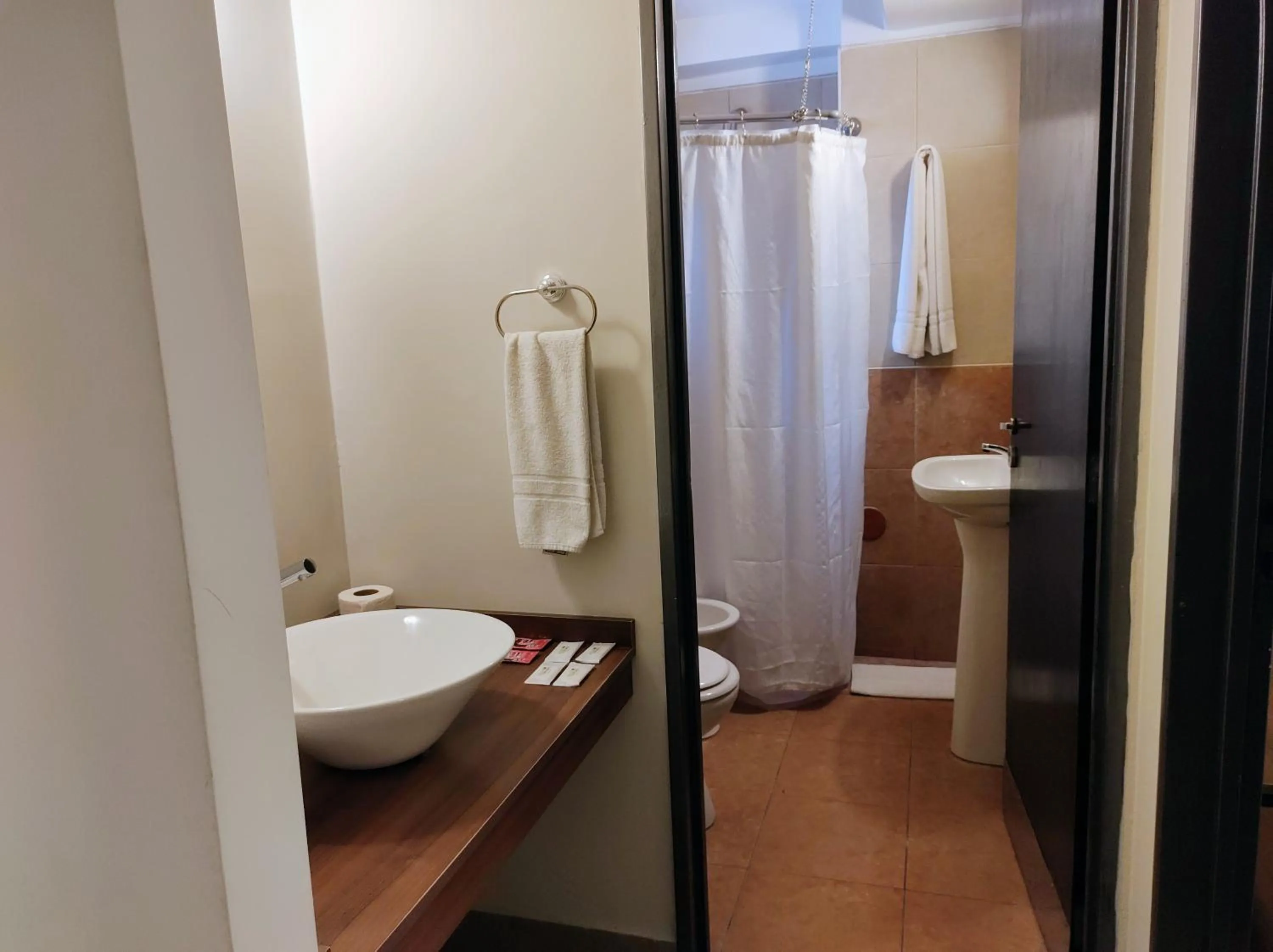 Shower in Urquiza Suites Salta