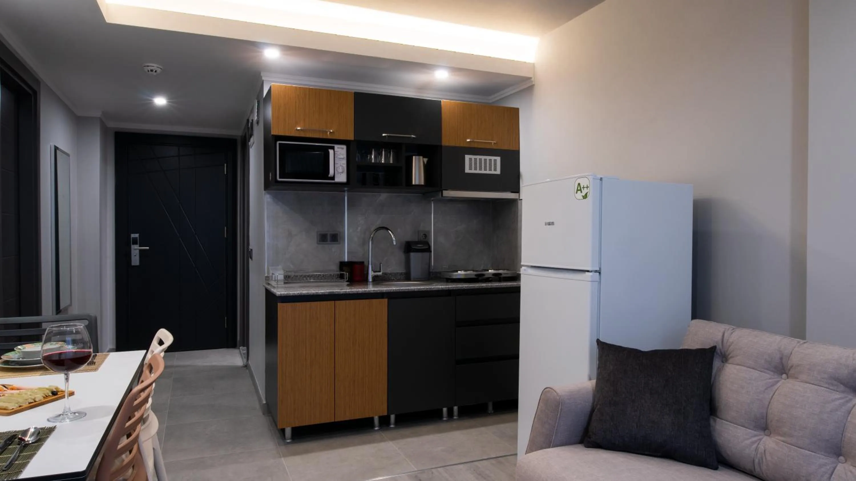 Kitchen or kitchenette in OPERA SUITES Apart Hotel