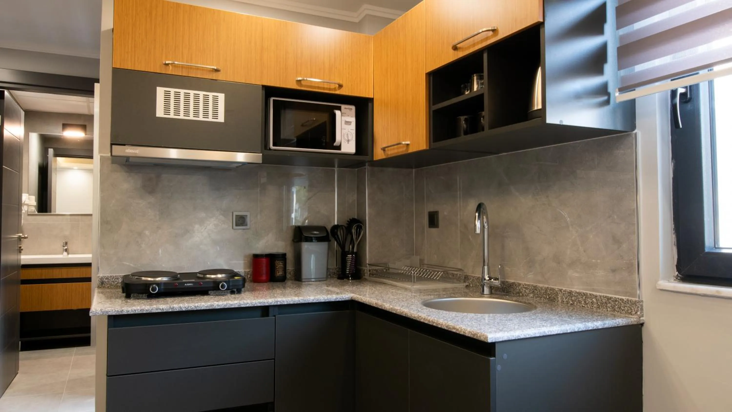 Kitchen or kitchenette in OPERA SUITES Apart Hotel