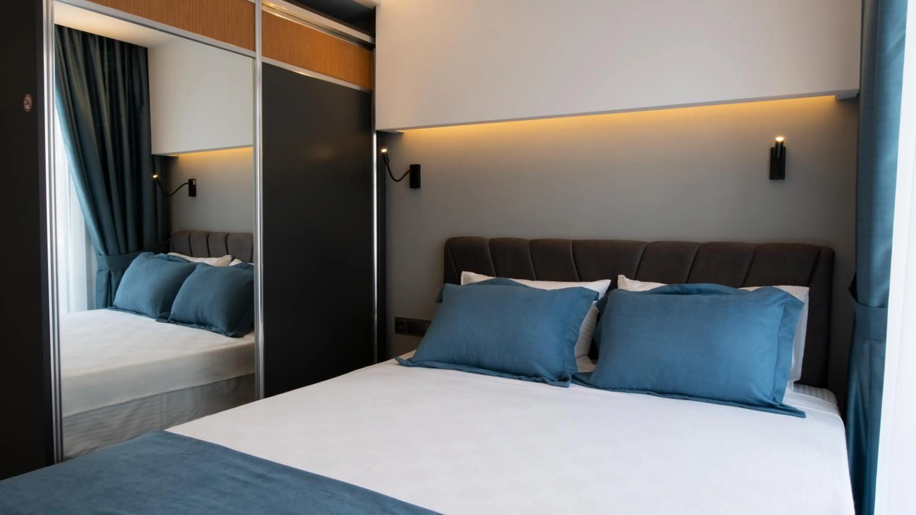 Bed in OPERA SUITES Apart Hotel