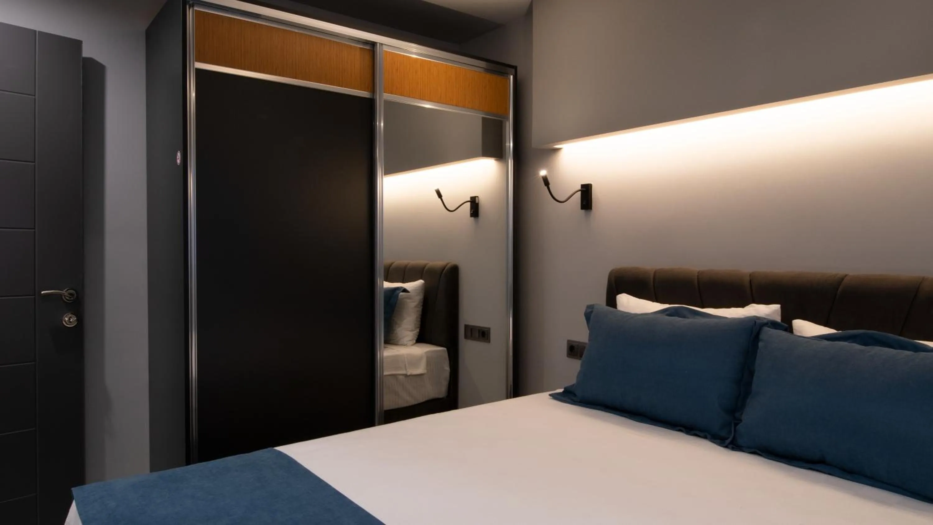 Bed in OPERA SUITES Apart Hotel