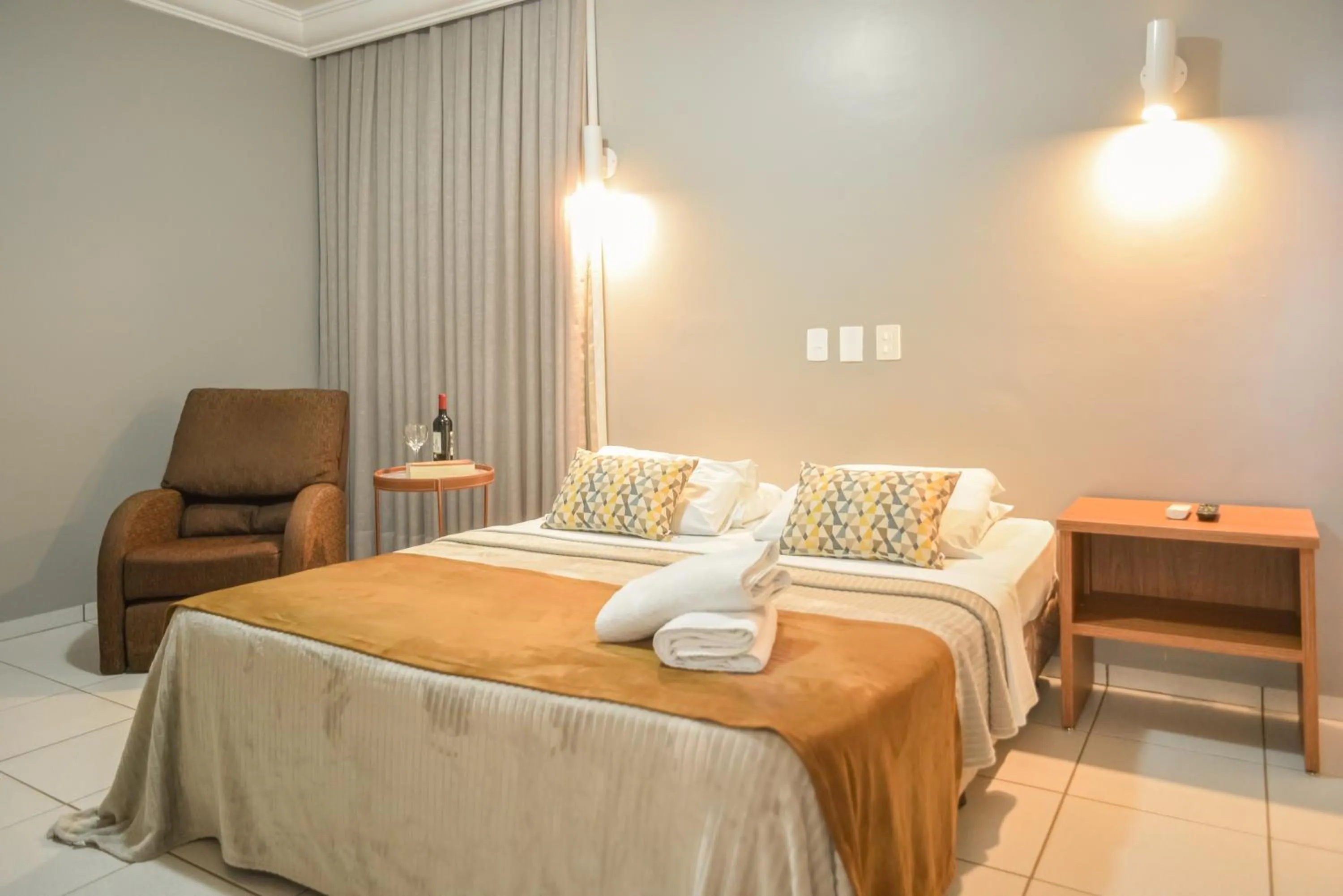 Photo of the whole room, Bed in Honorato Hotel by - Easy Hotéis