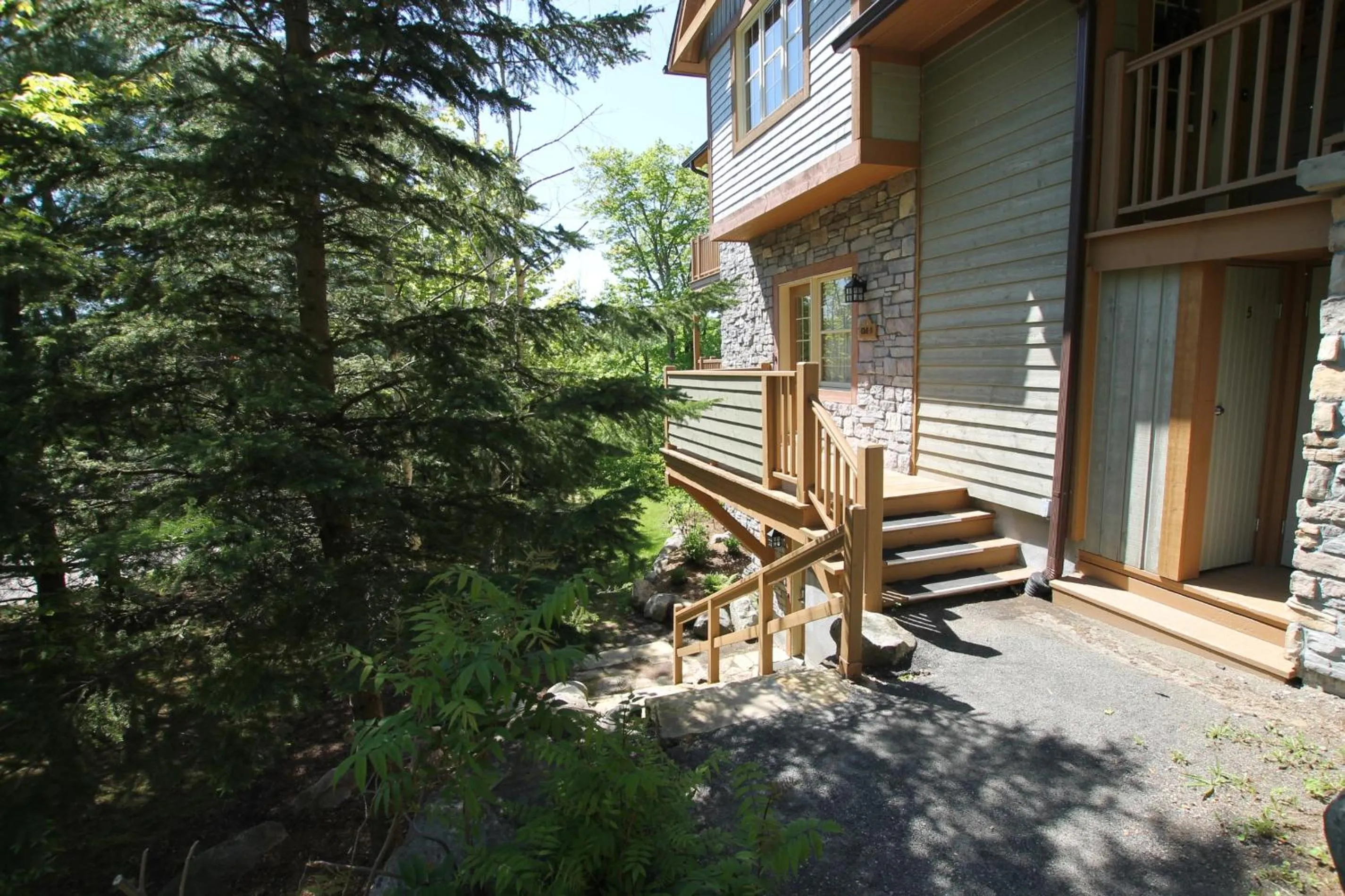 Facade/entrance in Les Falaises by Rendez-Vous Mont-Tremblant