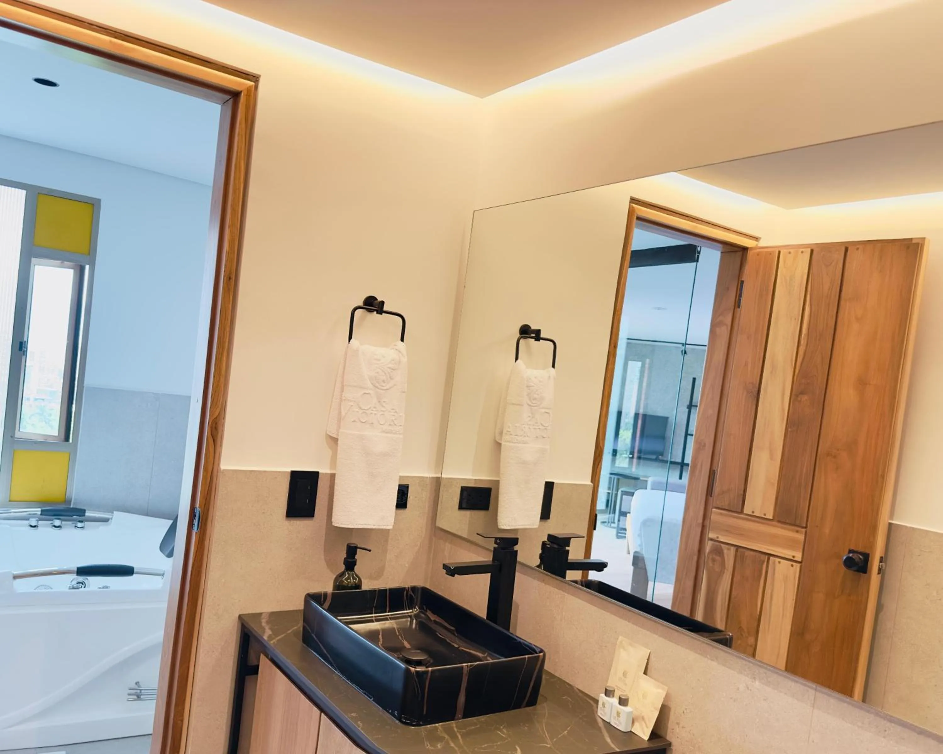 Bathroom, Bed in Hotel Casa Victoria