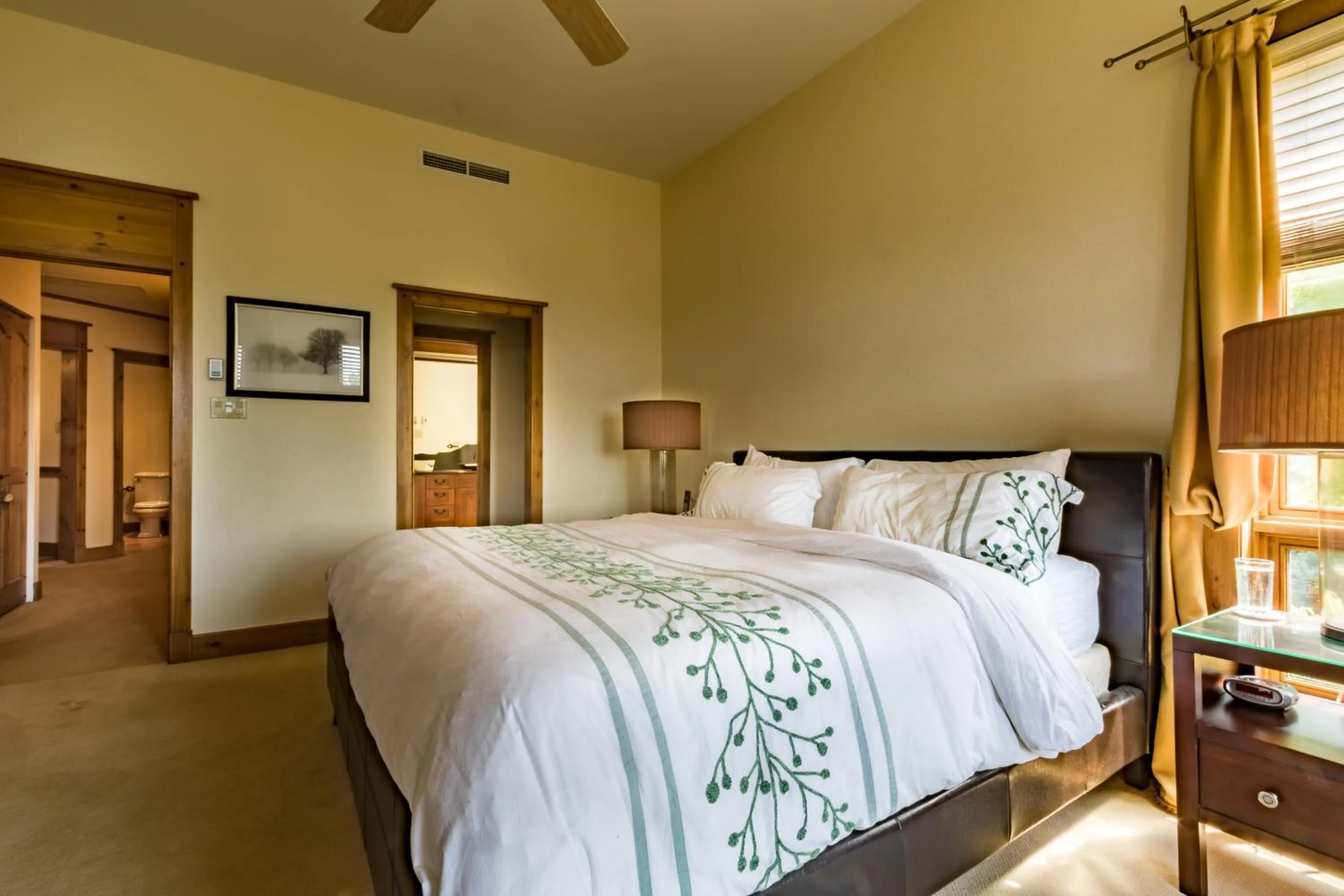 Bed in L'Équinoxe Rendez-Vous Mont-Tremblant