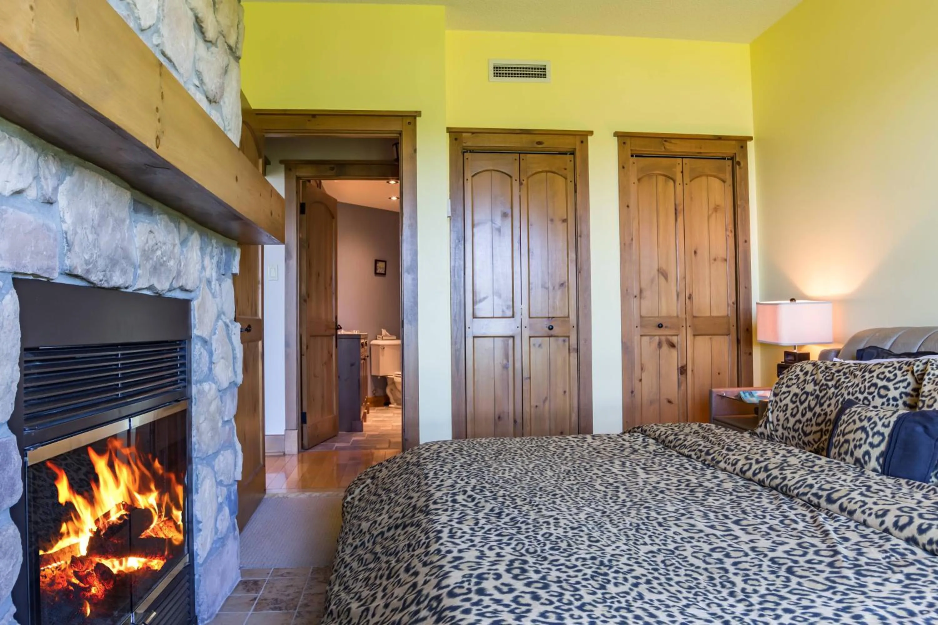 Bed in L'Équinoxe Rendez-Vous Mont-Tremblant