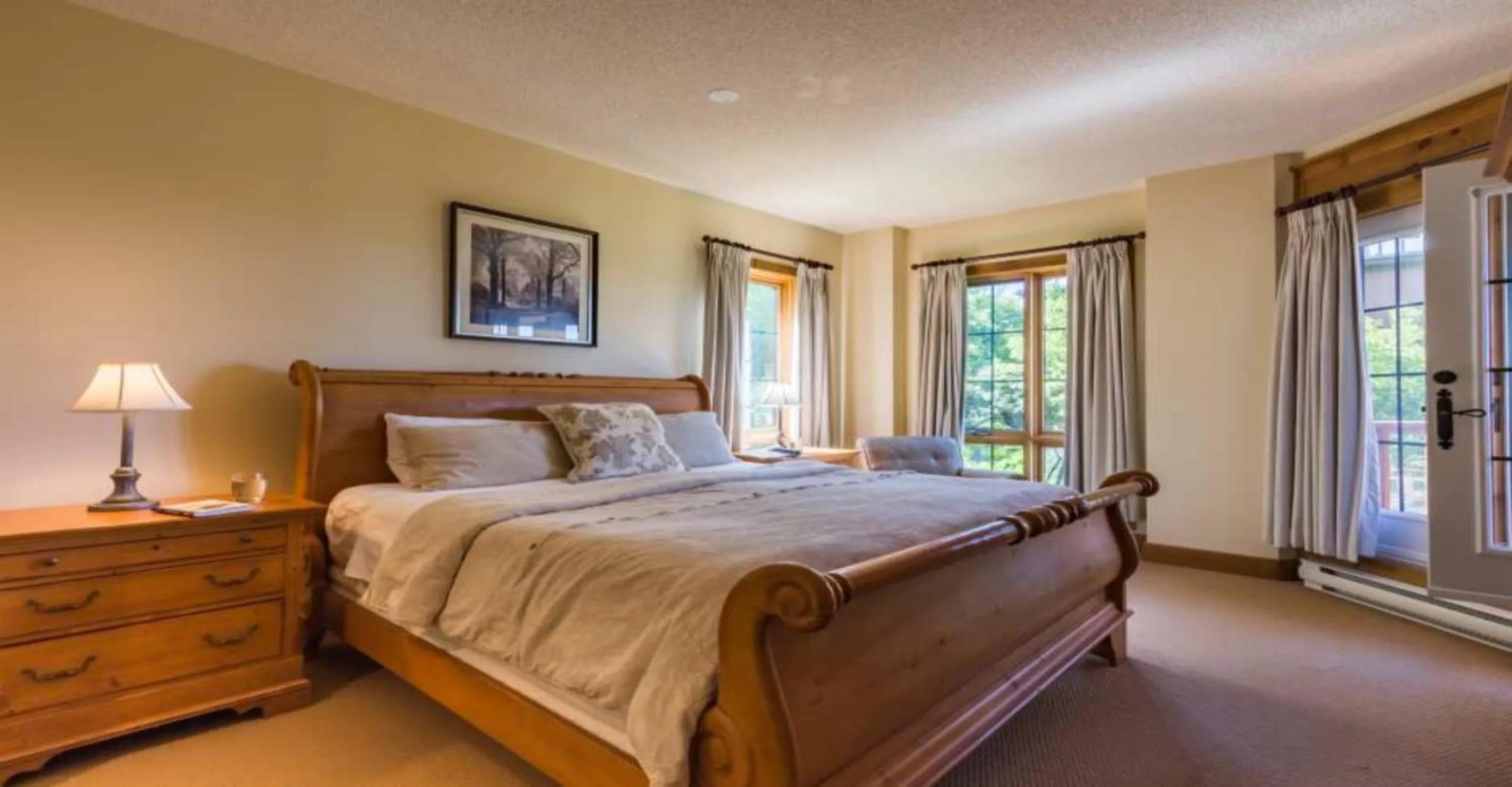 Bed in L'Équinoxe Rendez-Vous Mont-Tremblant