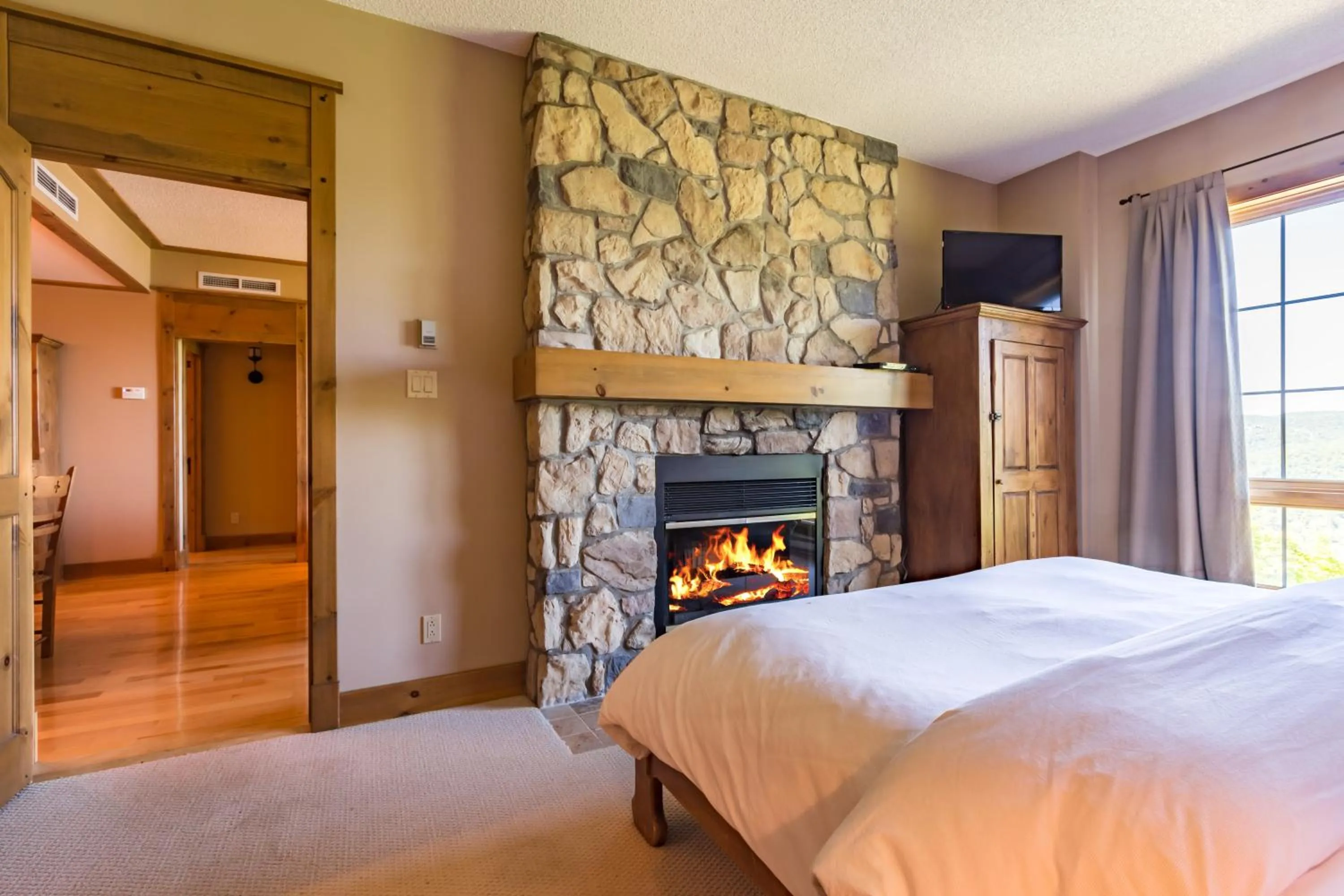 Bed in L'Équinoxe Rendez-Vous Mont-Tremblant